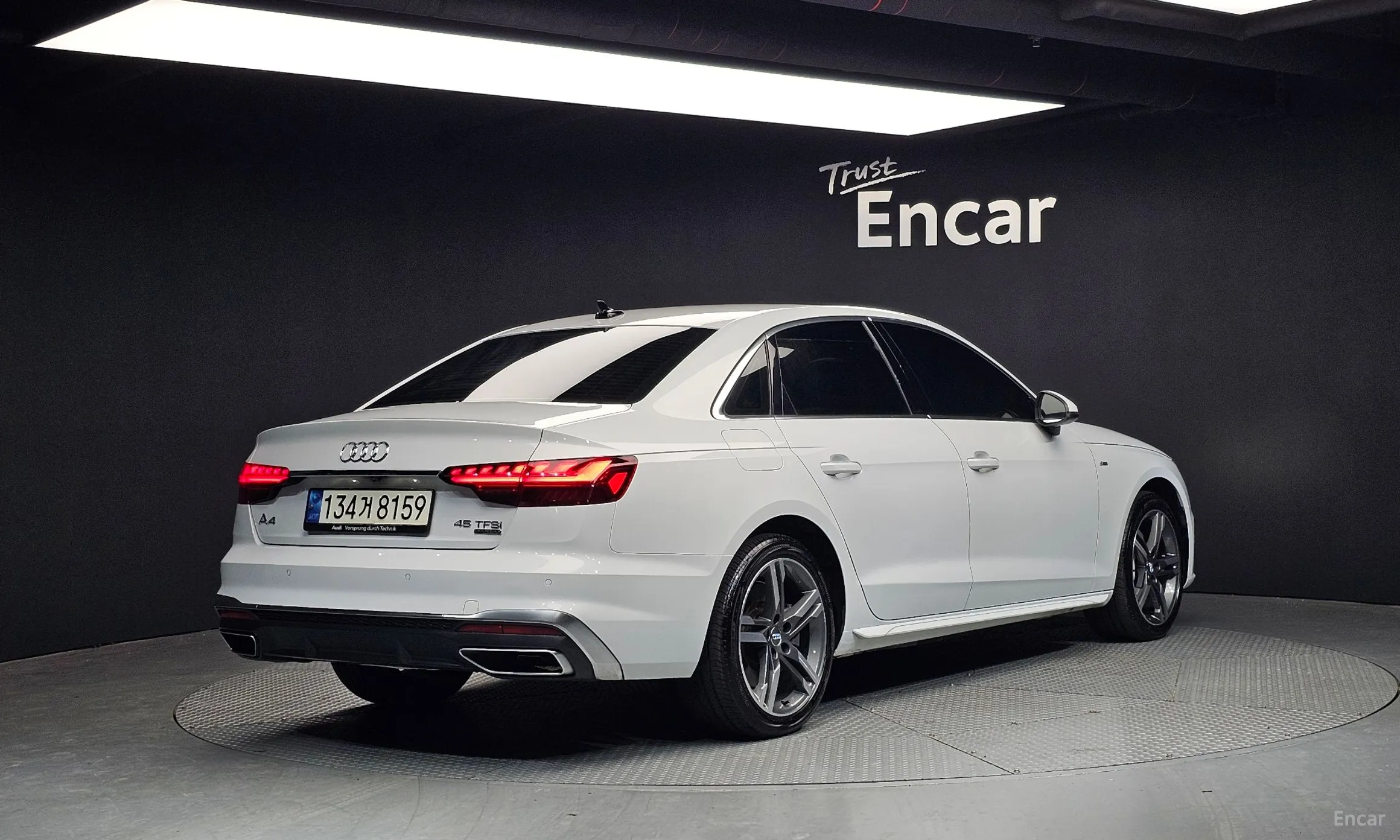 Audi A4 (B9)