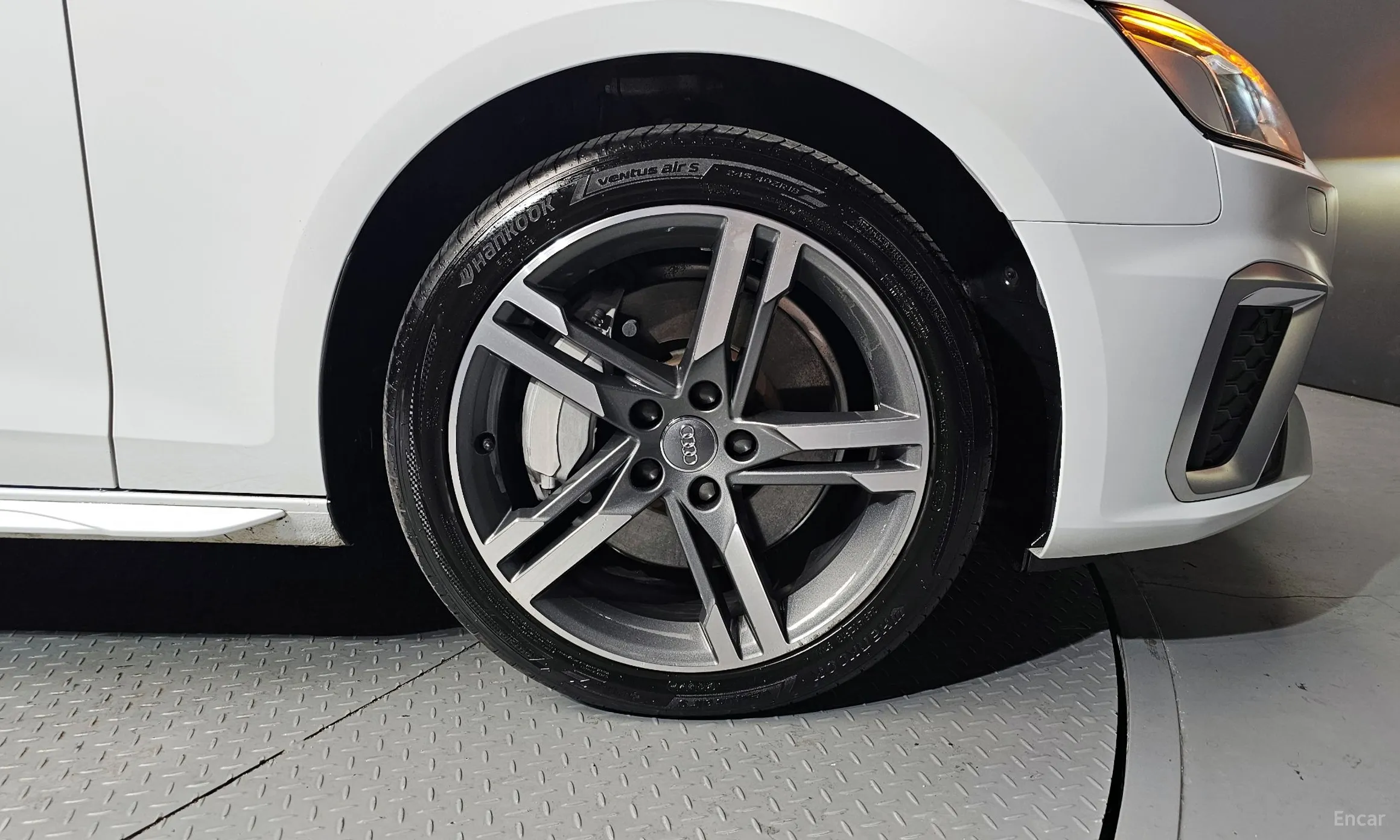 Audi A4 (B9) превью 5