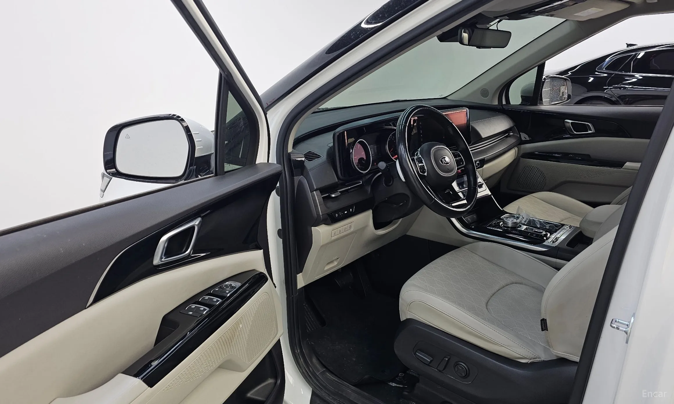Kia Carnival Gen 4 превью 10