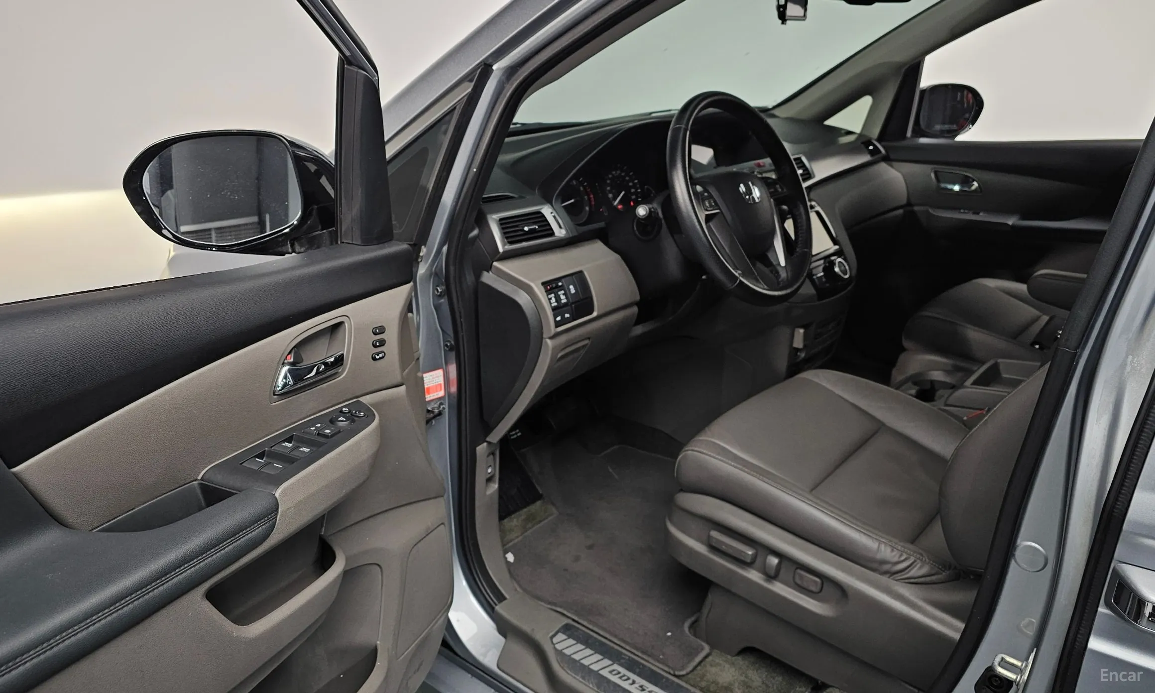 Honda Odyssey превью 11