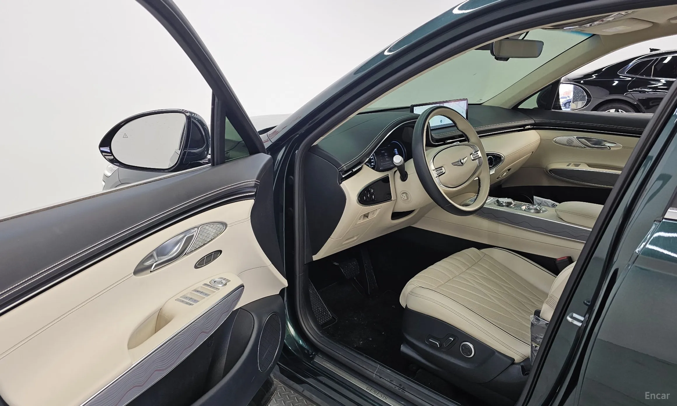 Genesis GV70 превью 10