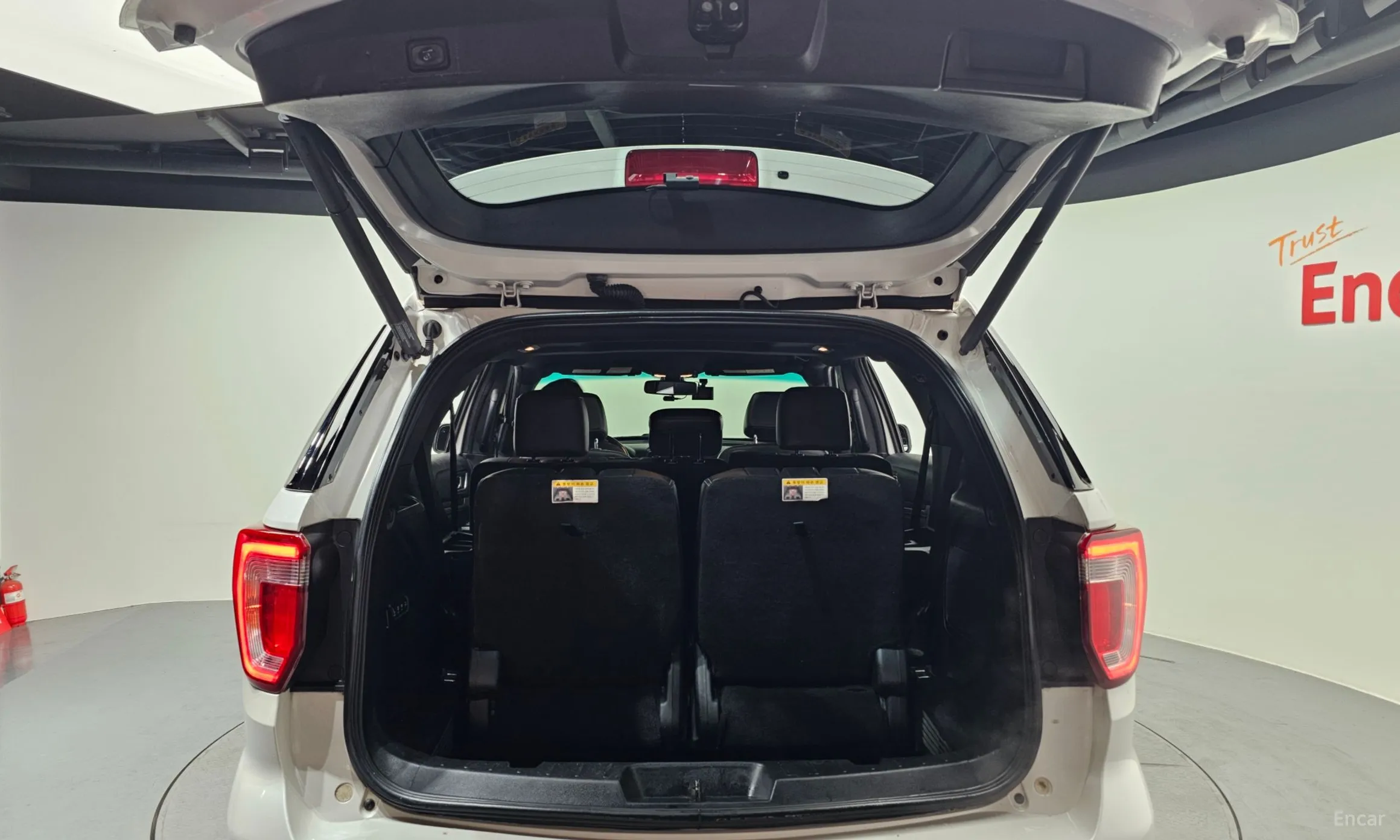 Ford Explorer превью 20
