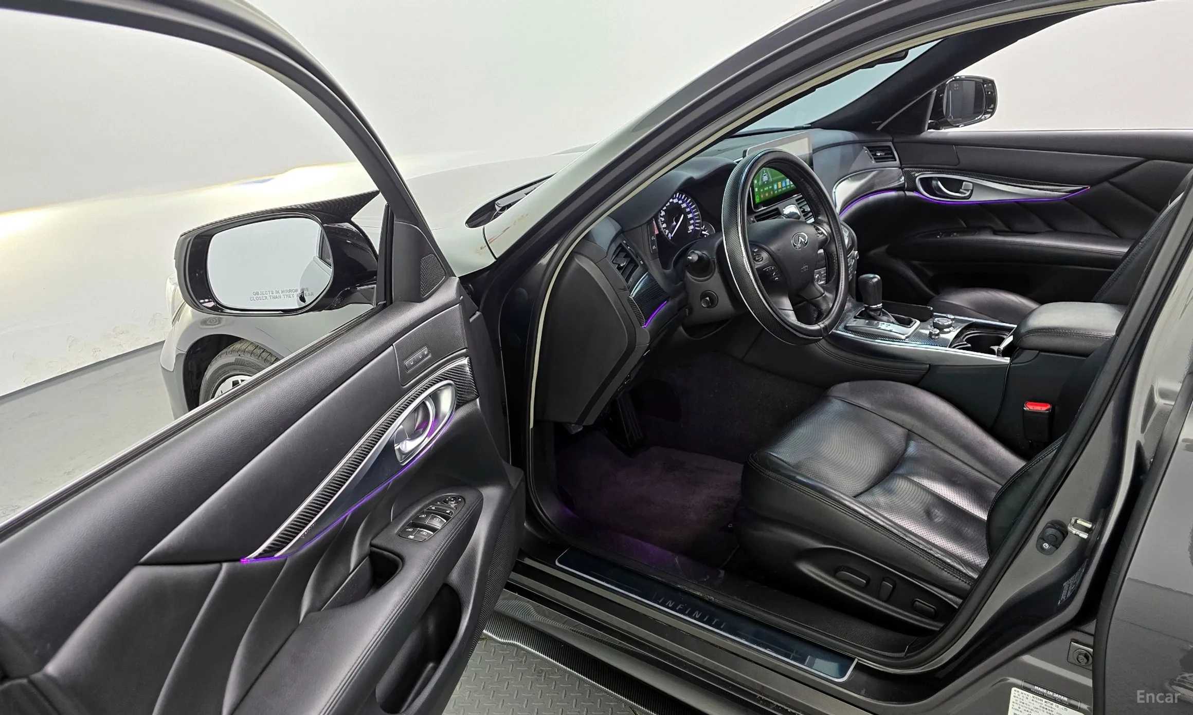 Infiniti Q70 превью 10