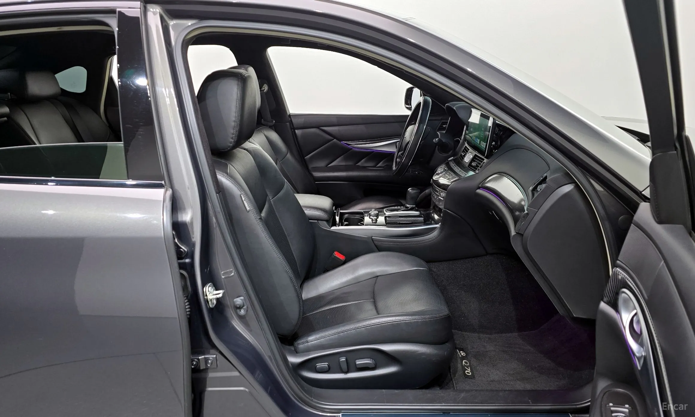Infiniti Q70 превью 11