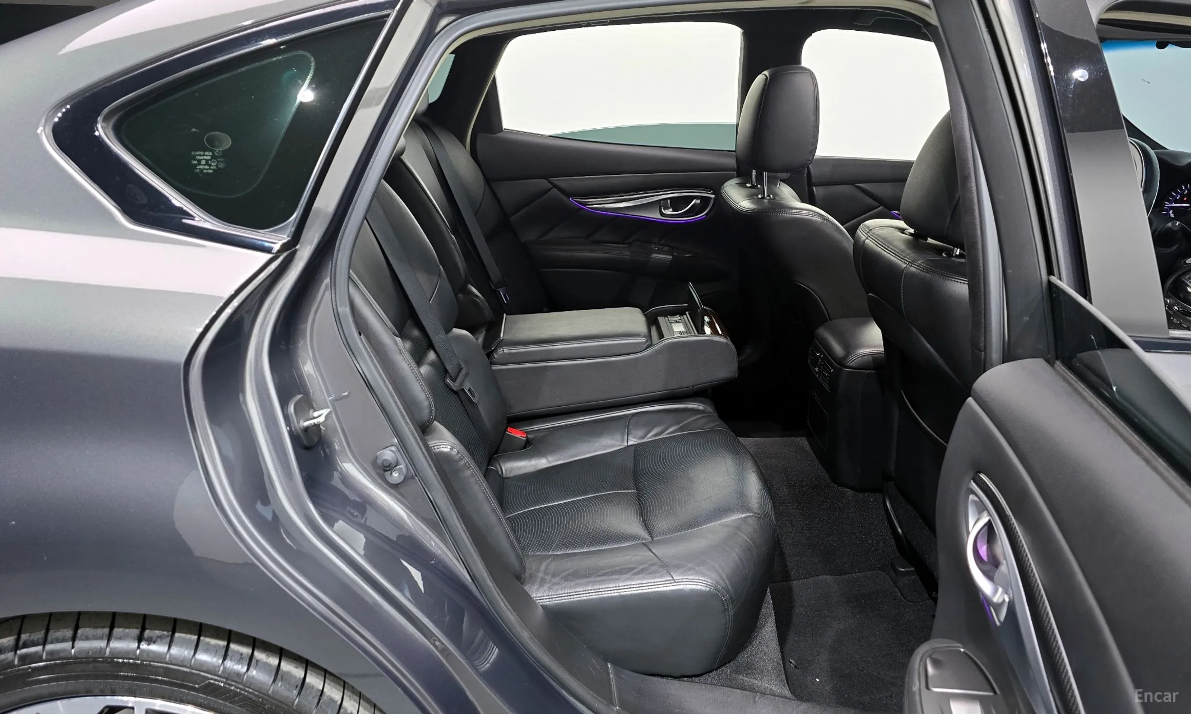 Infiniti Q70 превью 12