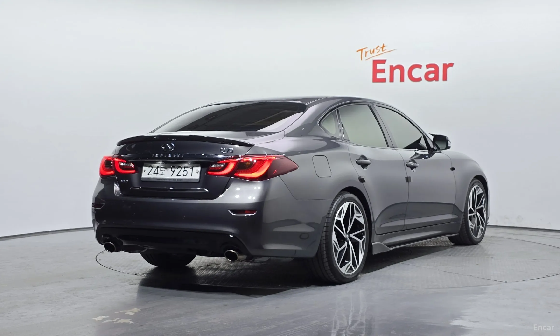 Infiniti Q70