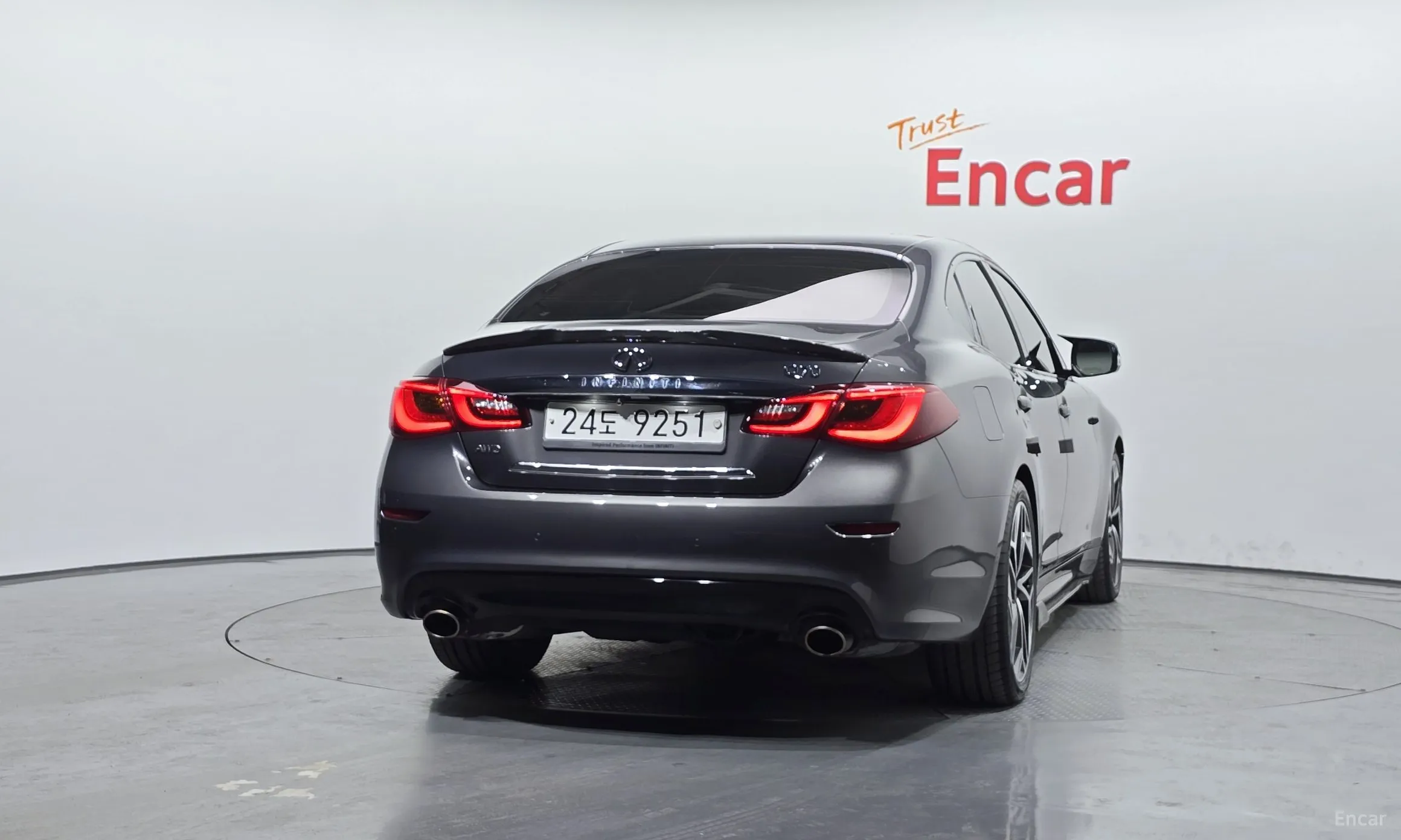 Infiniti Q70 превью 4
