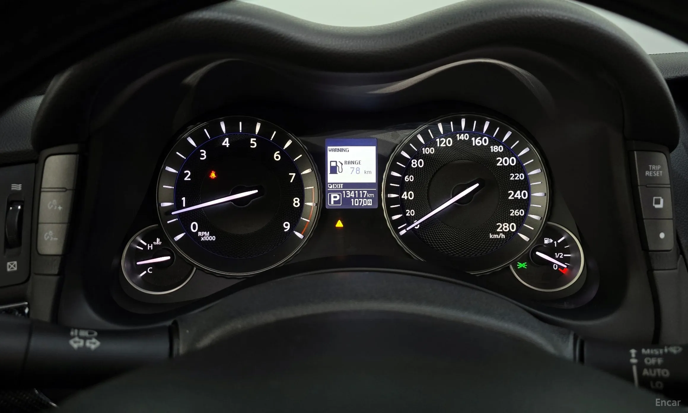 Infiniti Q70 превью 8