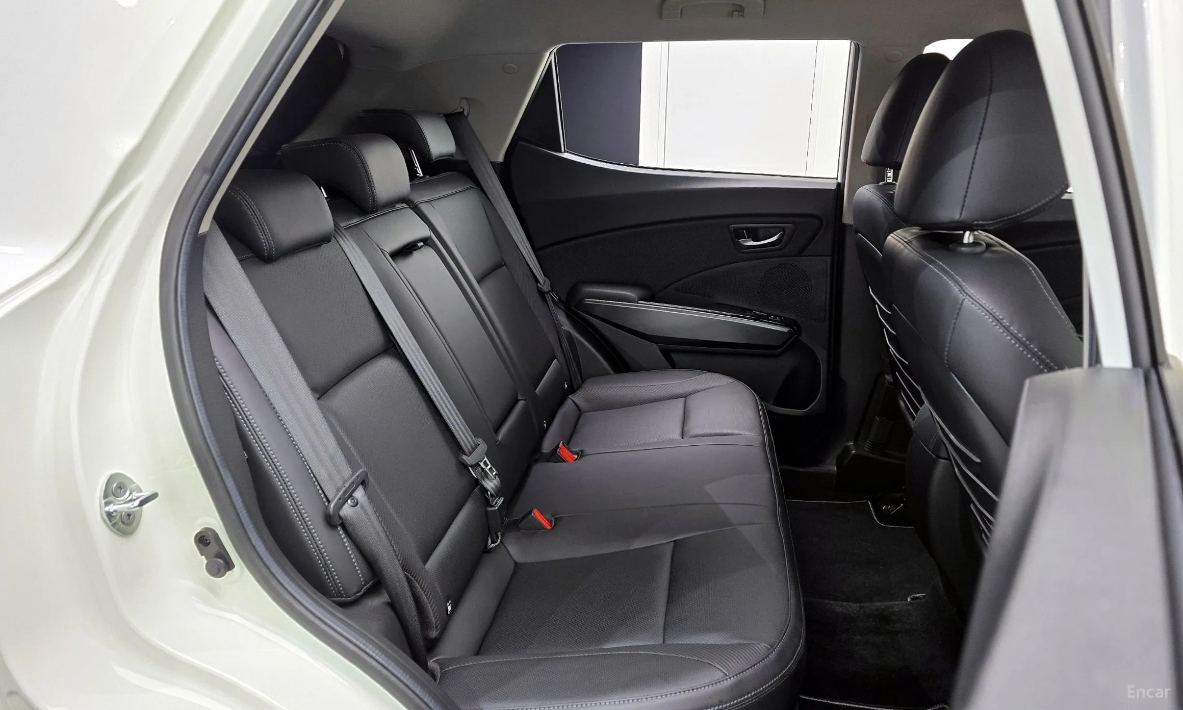 KG Mobility (SsangYong) Tivoli превью 12