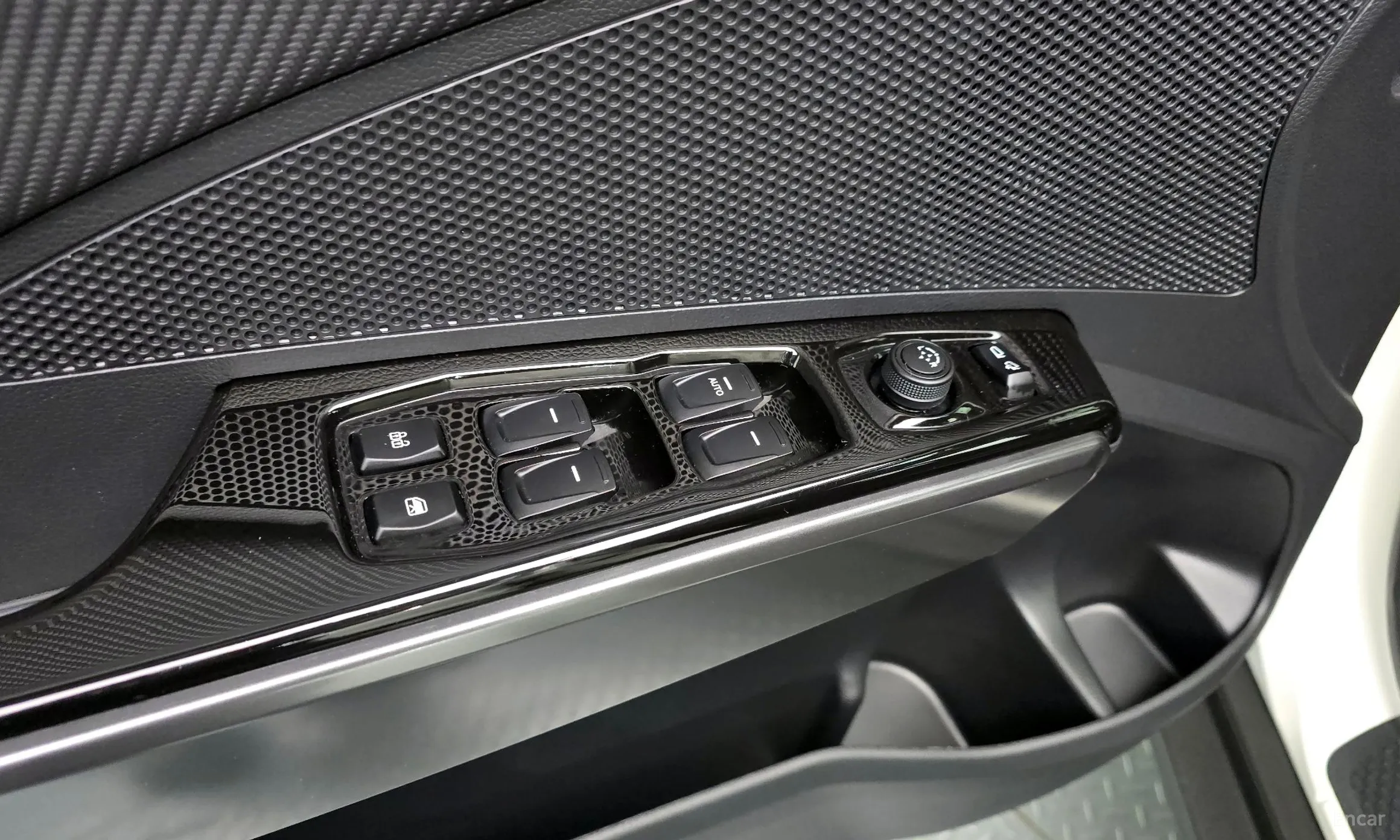 KG Mobility (SsangYong) Tivoli превью 18