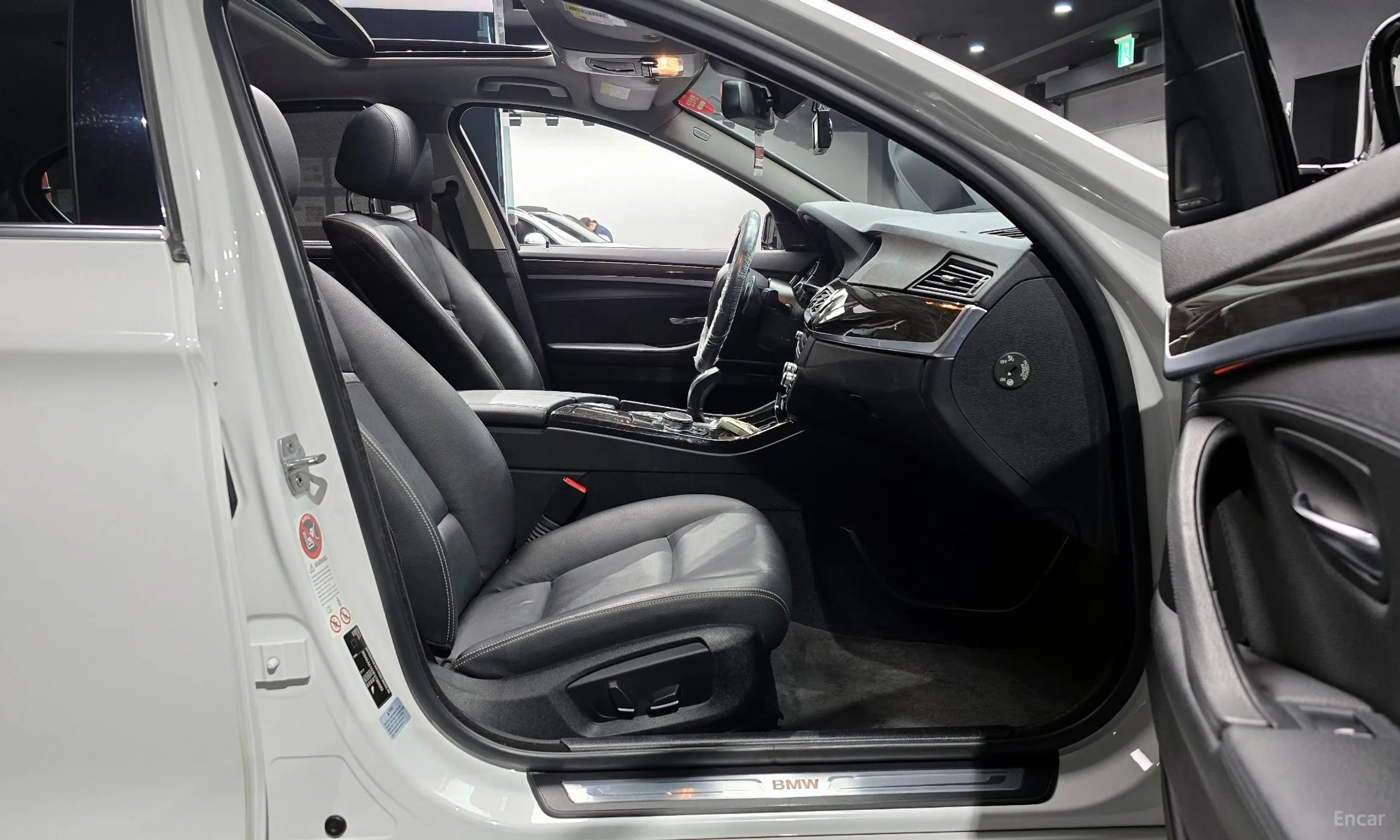 BMW 5 Series (F10) превью 10