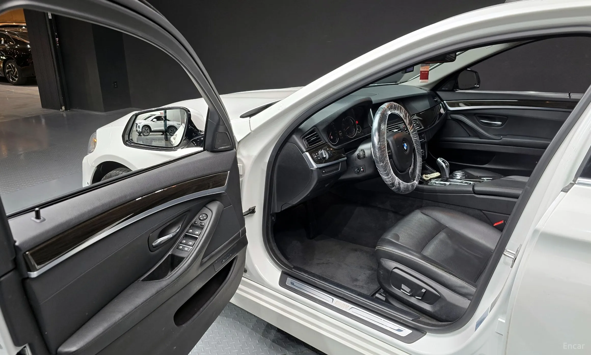 BMW 5 Series (F10) превью 11