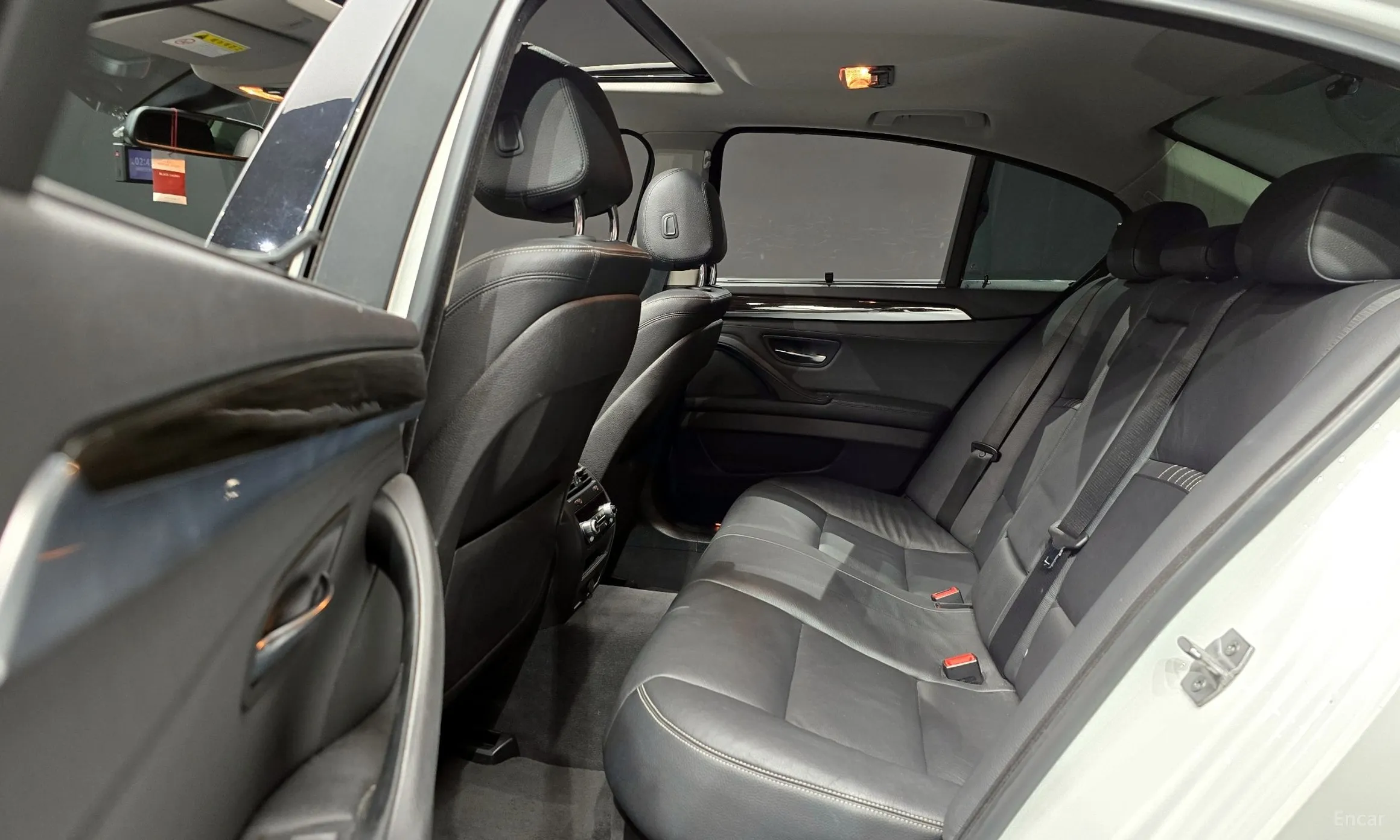 BMW 5 Series (F10) превью 13