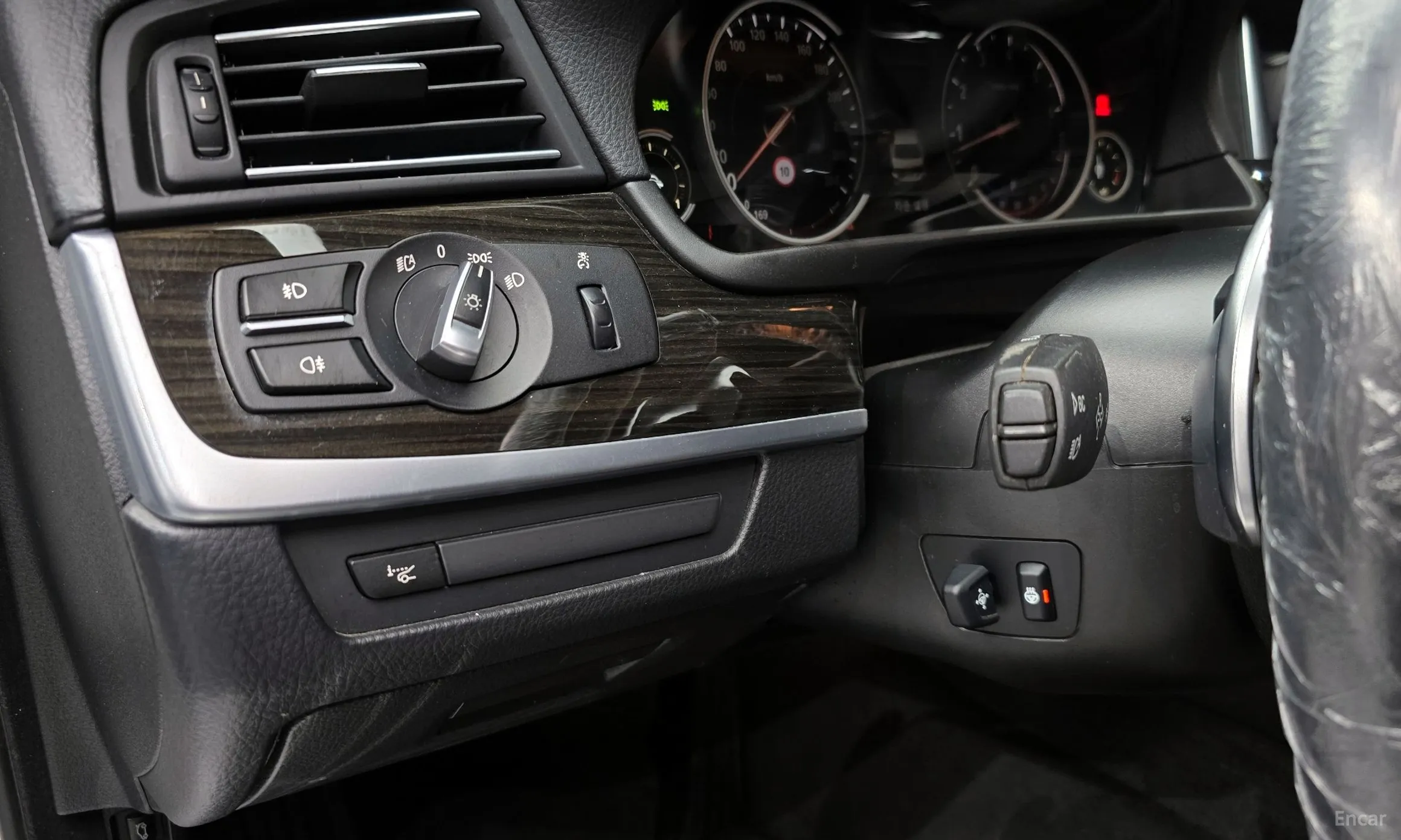 BMW 5 Series (F10) превью 15