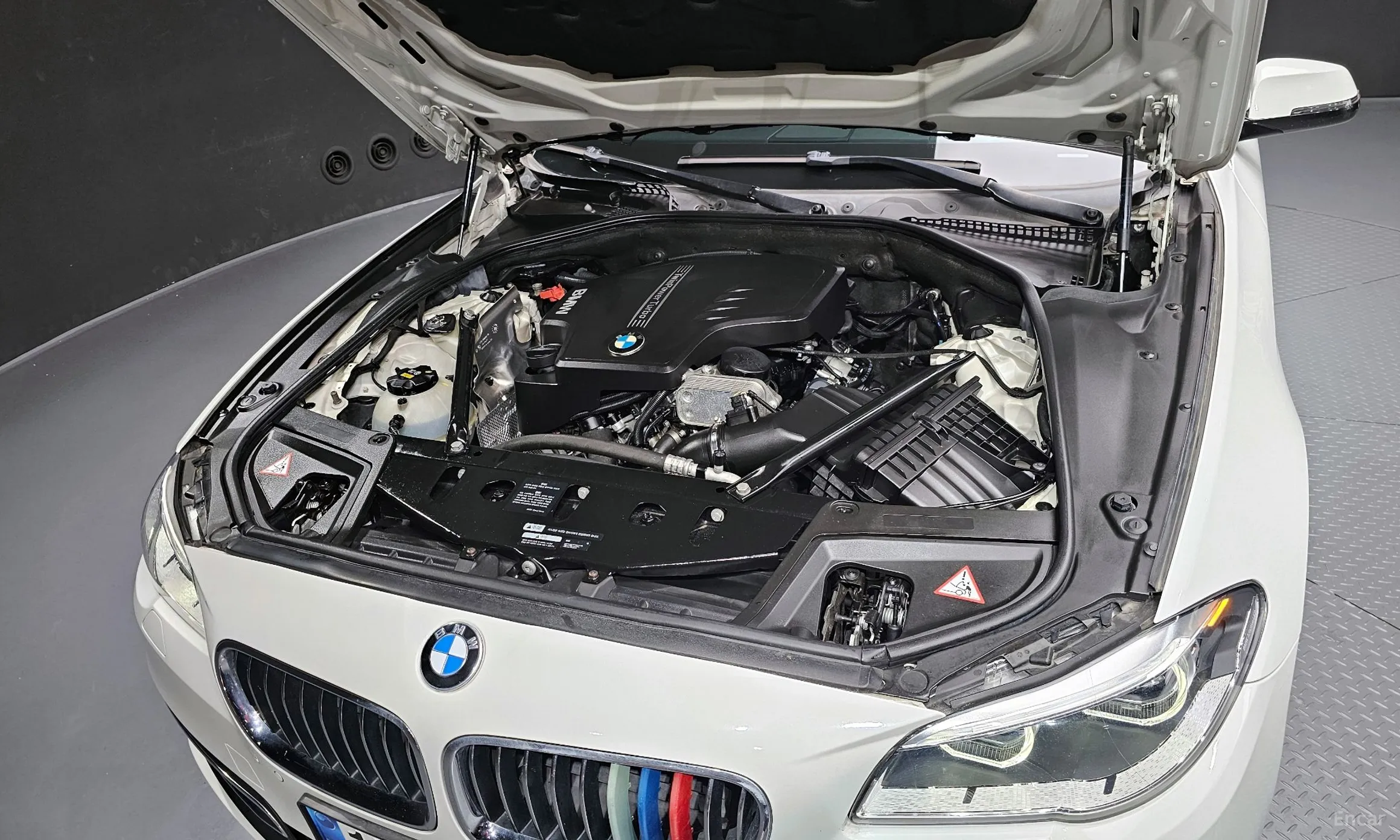 BMW 5 Series (F10) превью 6