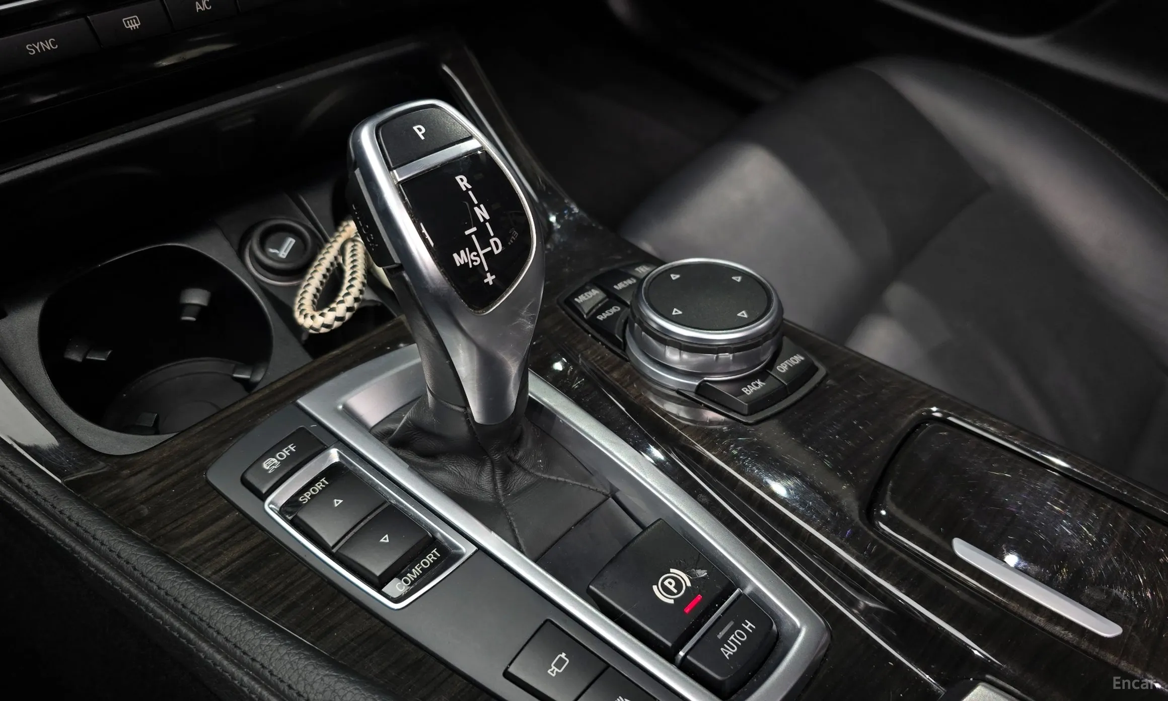 BMW 5 Series (F10) превью 9