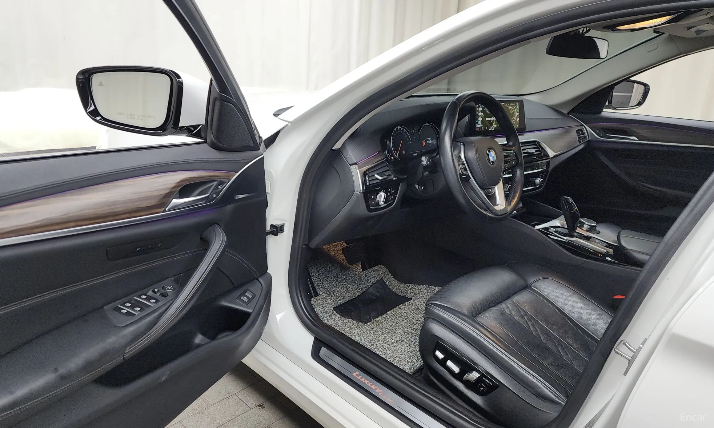 BMW 5 Series (G30) превью 10