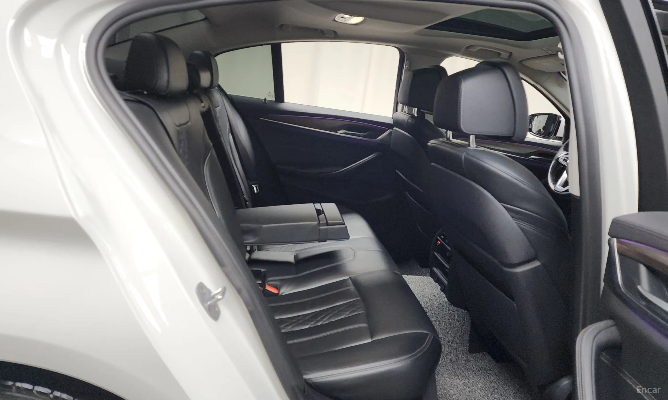 BMW 5 Series (G30) превью 12