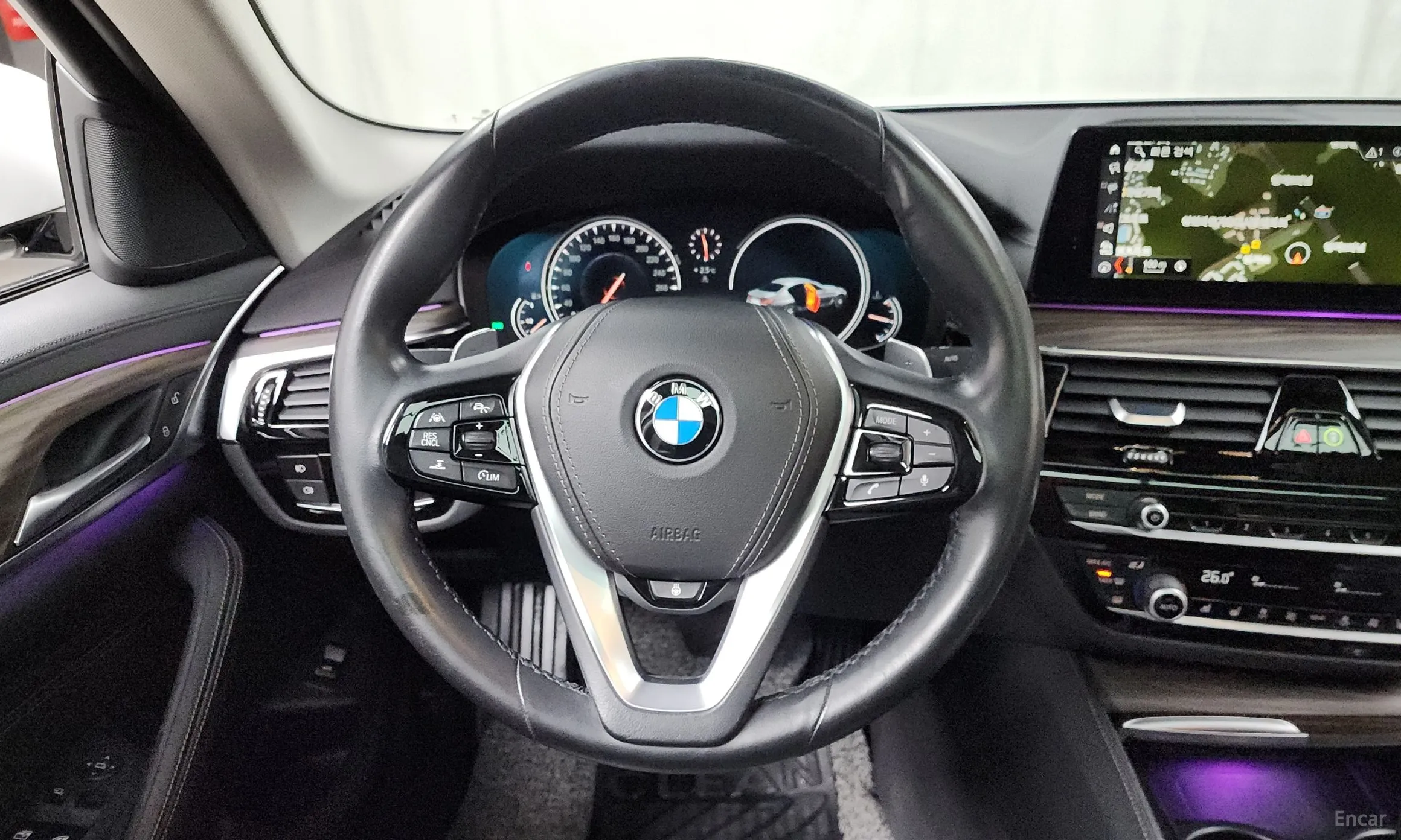 BMW 5 Series (G30) превью 13