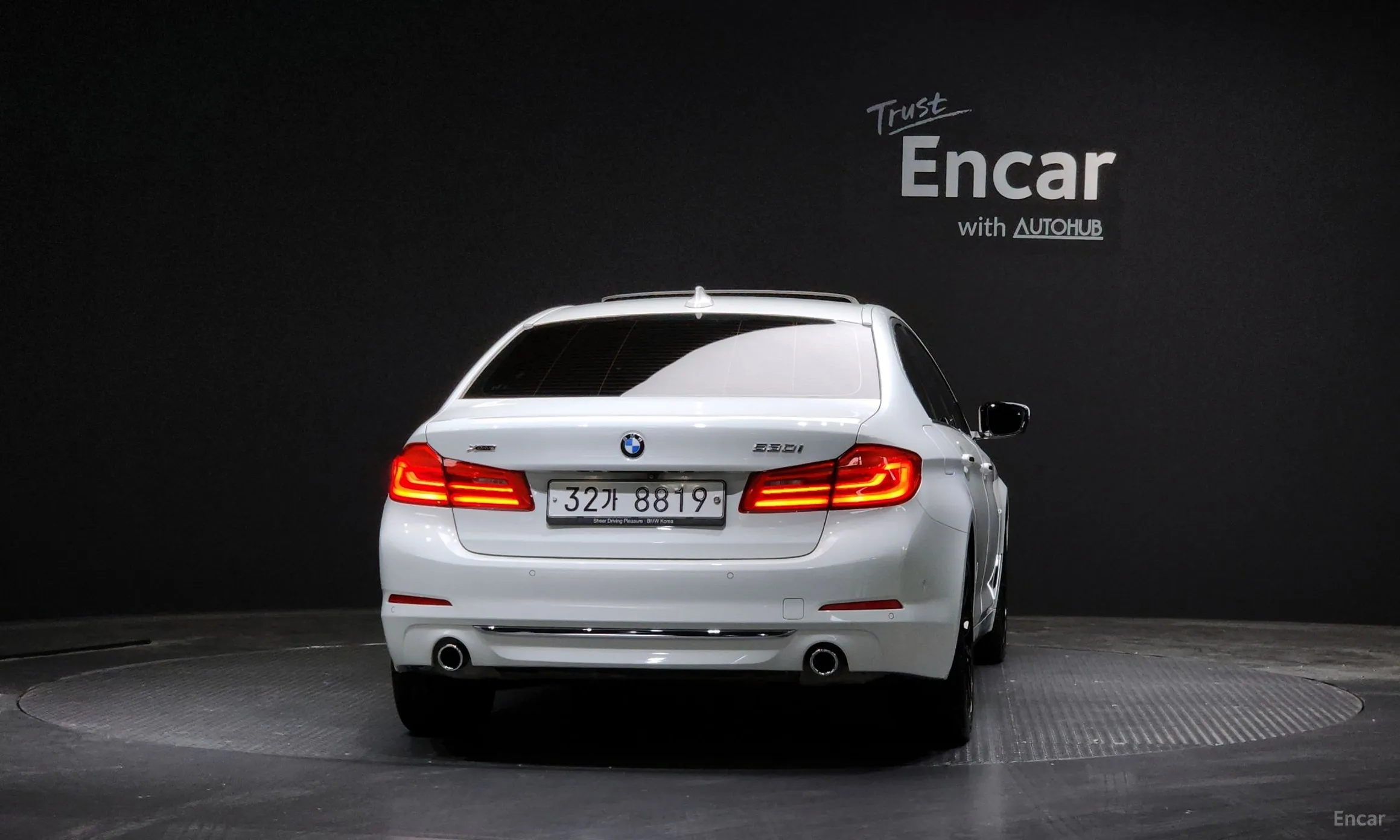 BMW 5 Series (G30) превью 4