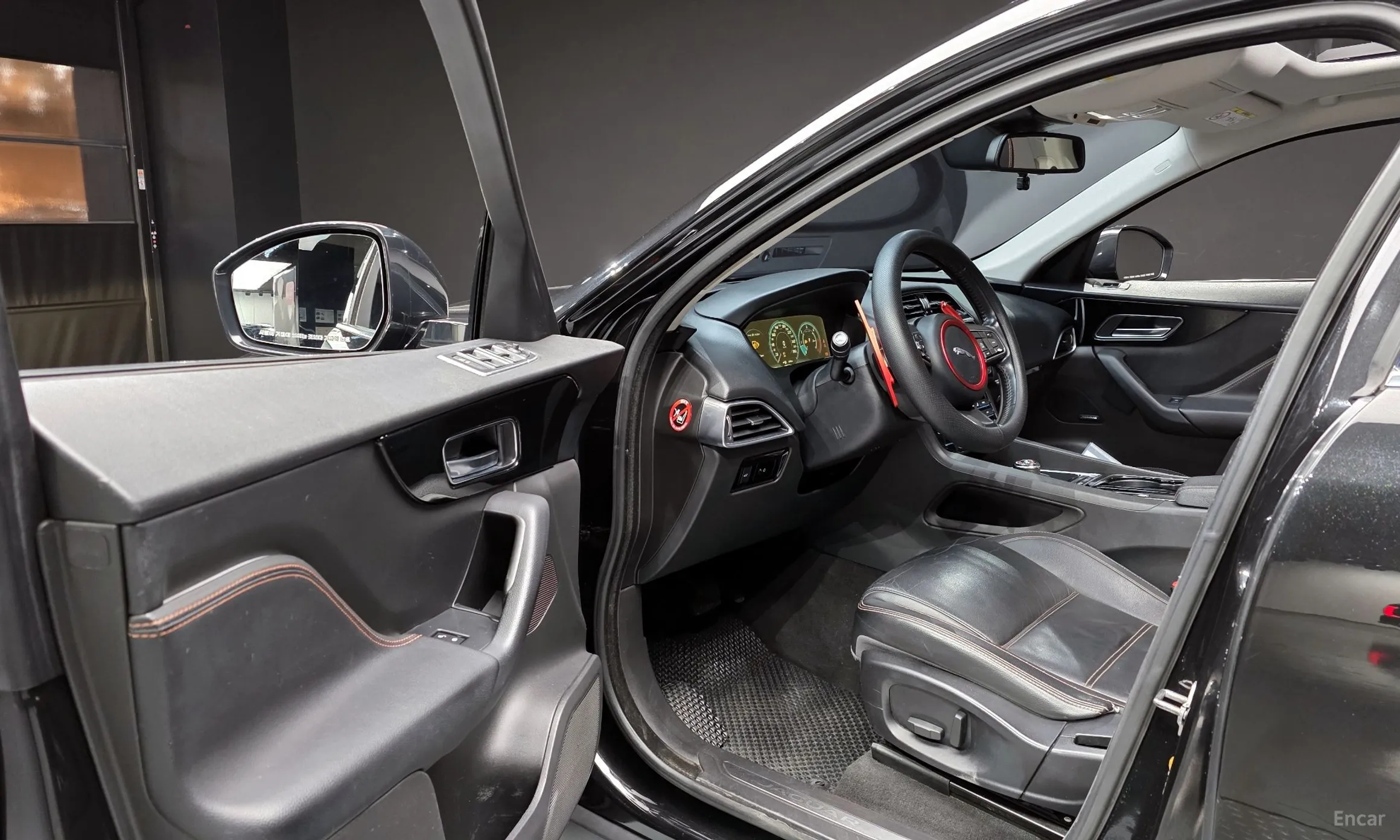Jaguar F-PACE превью 11