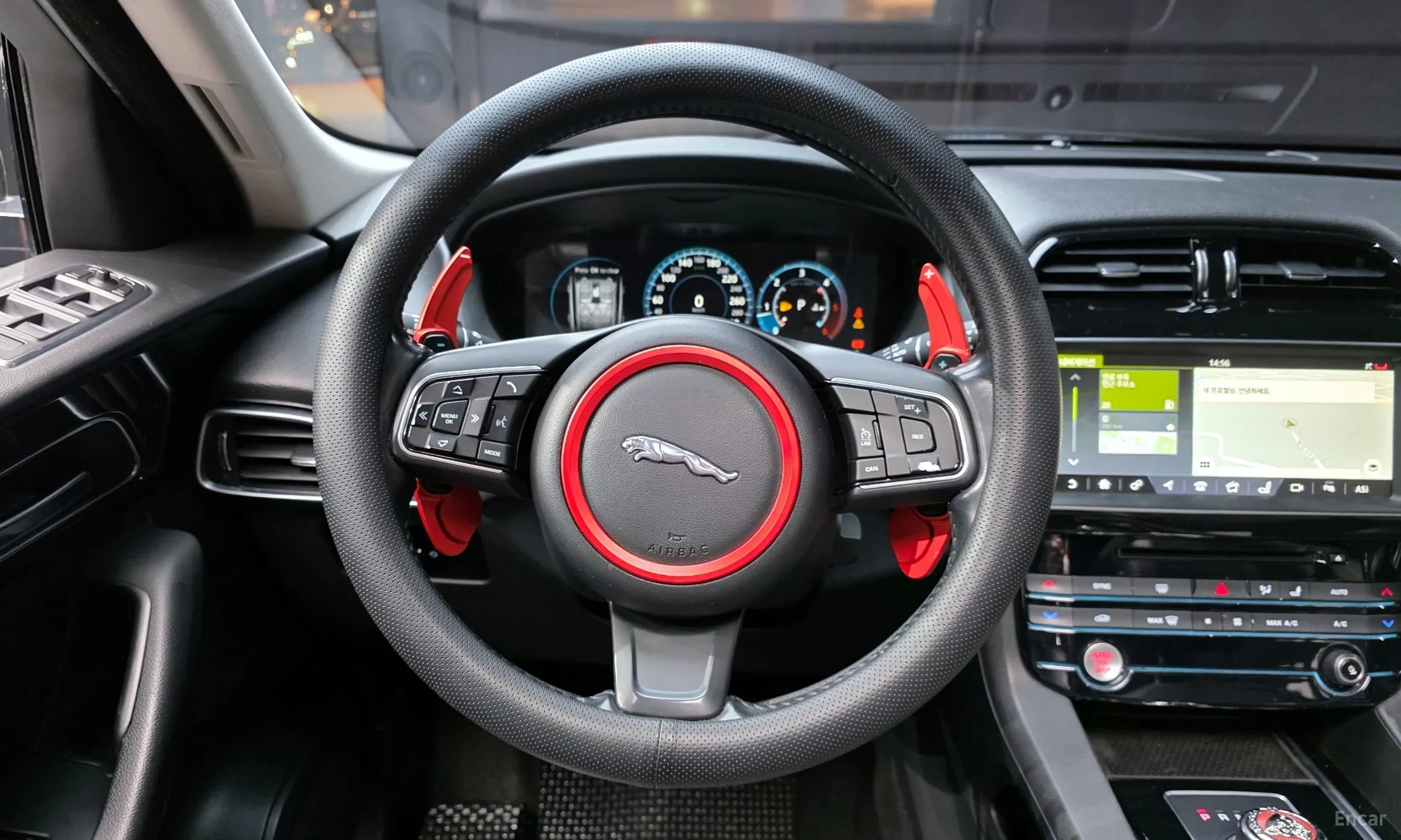 Jaguar F-PACE превью 13