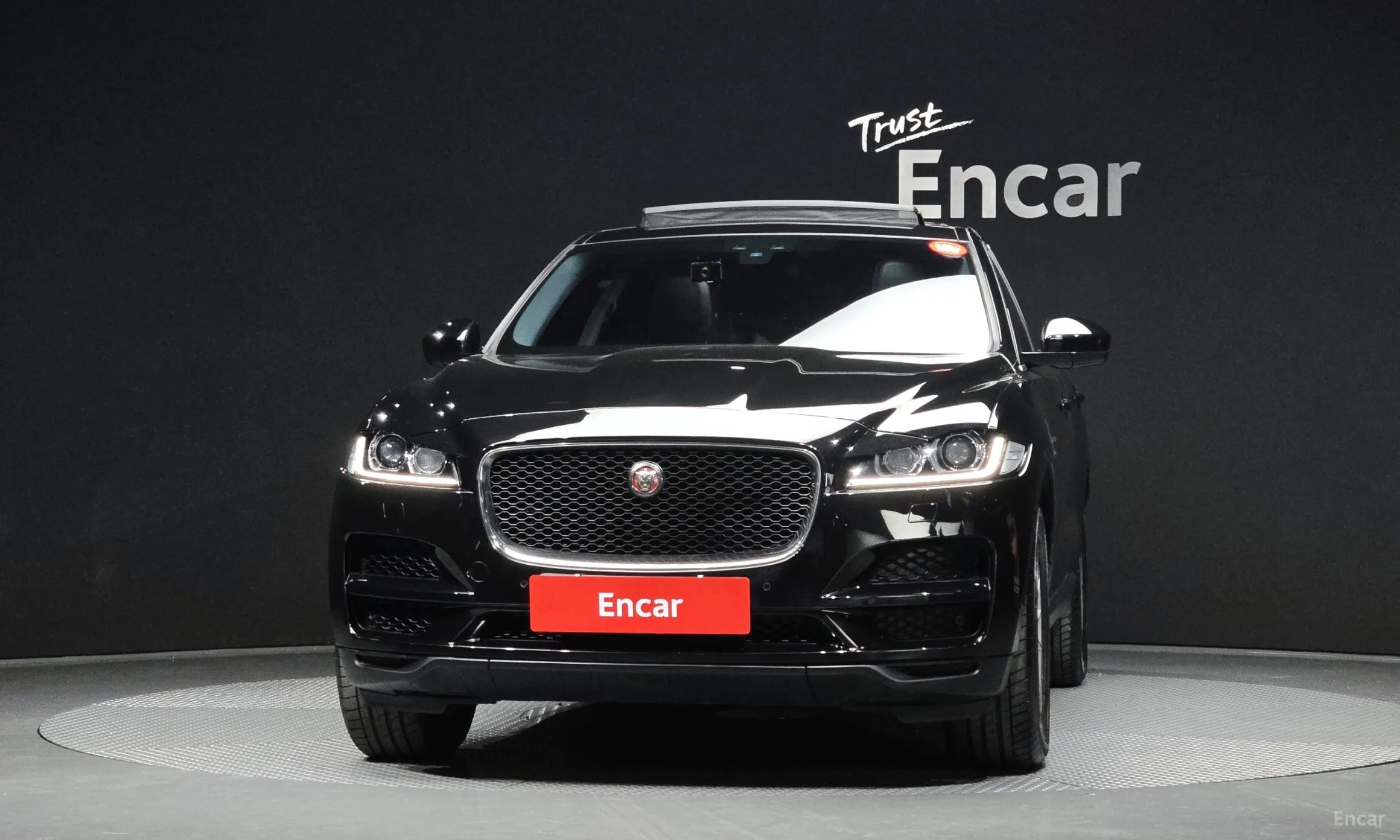 Jaguar F-PACE превью 3