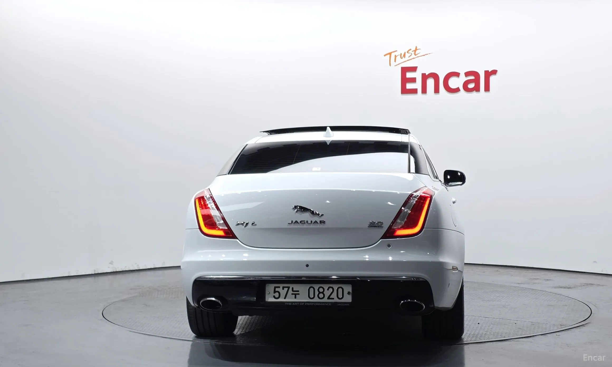 Jaguar All New XJ превью 4