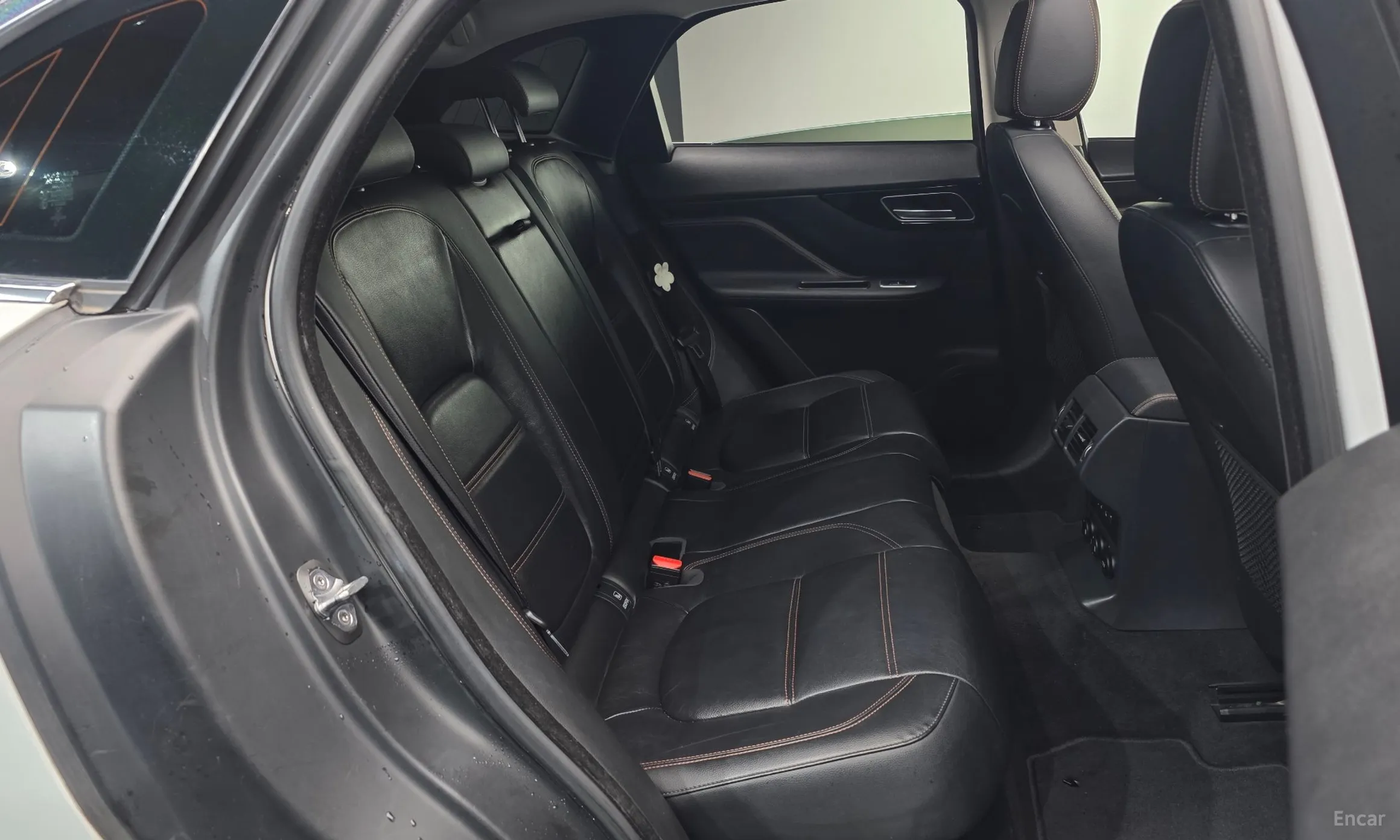 Jaguar F-PACE превью 12