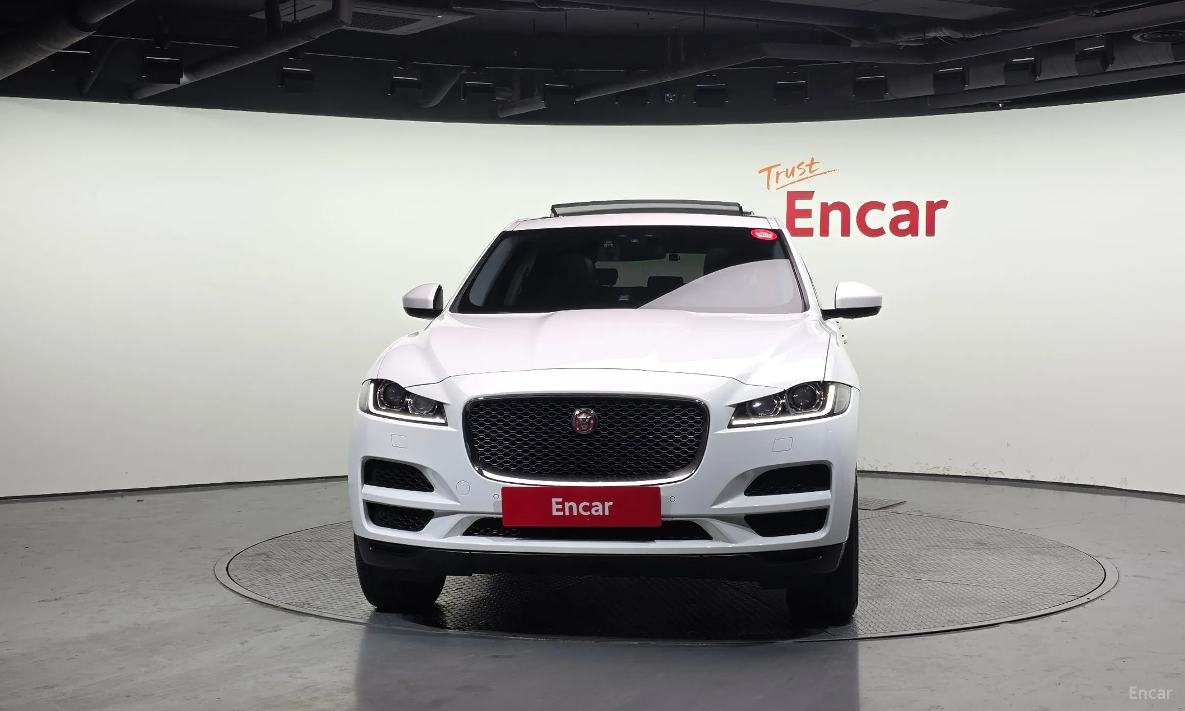 Jaguar F-PACE превью 3