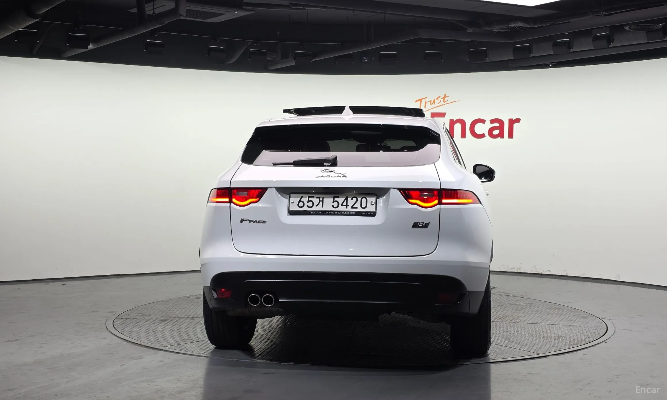 Jaguar F-PACE превью 4