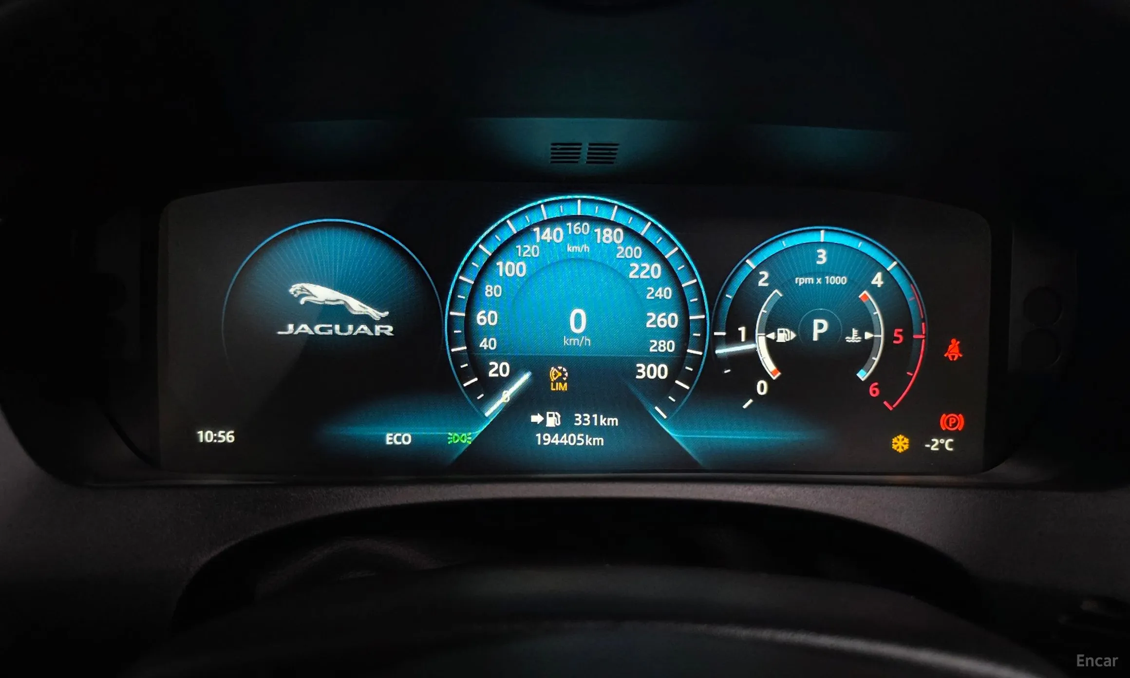 Jaguar F-PACE превью 8