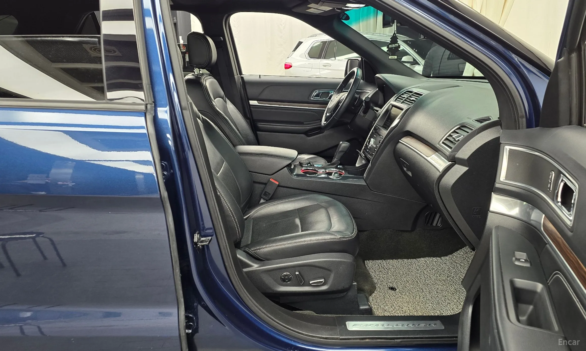 Ford Explorer превью 11