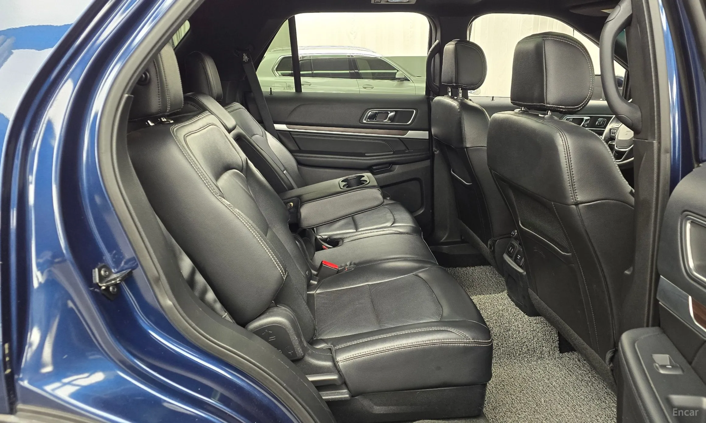 Ford Explorer превью 12