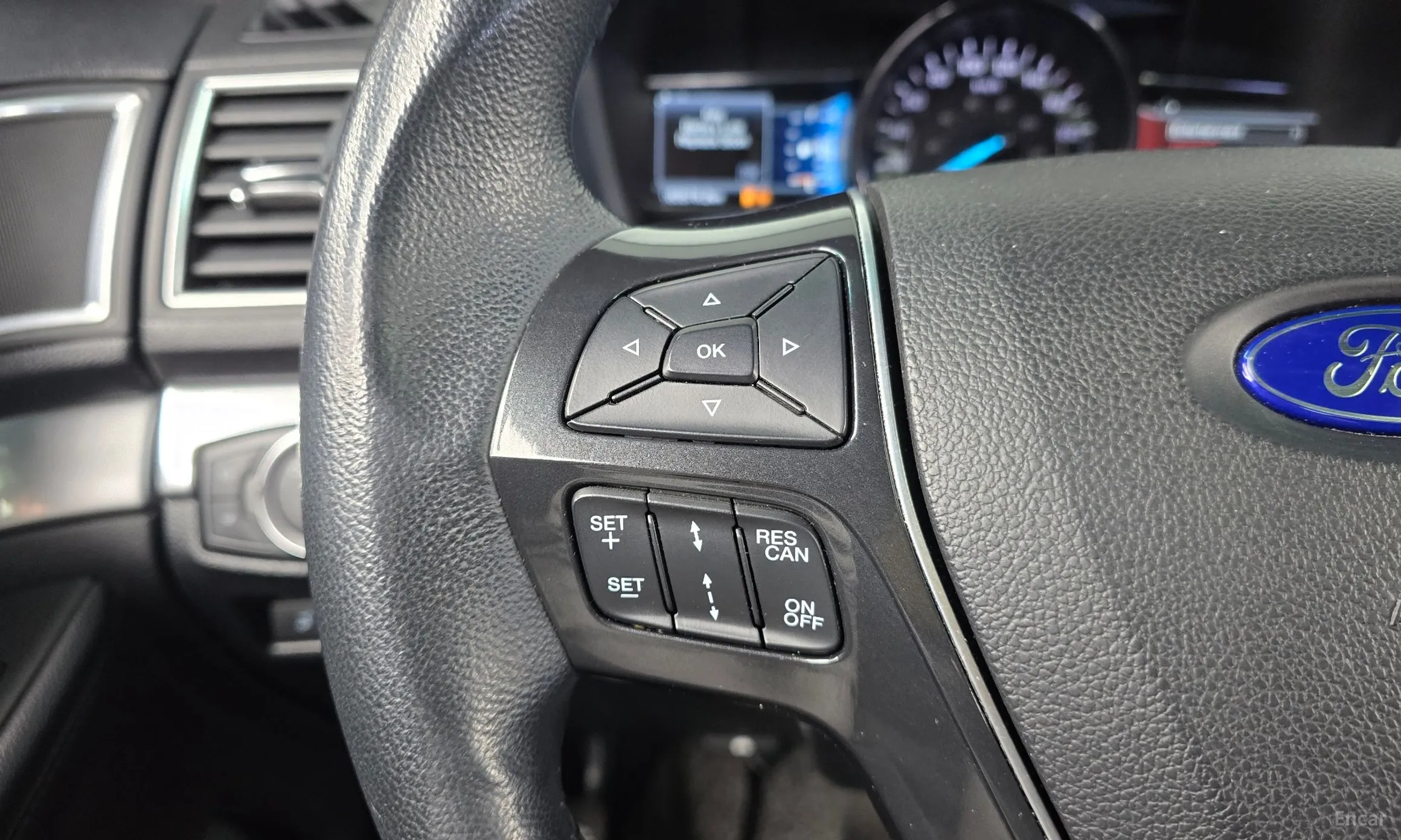 Ford Explorer превью 19
