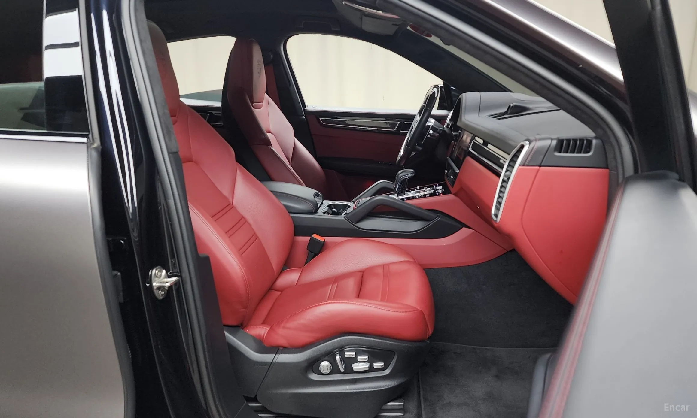 Porsche Cayenne (PO536) превью 11