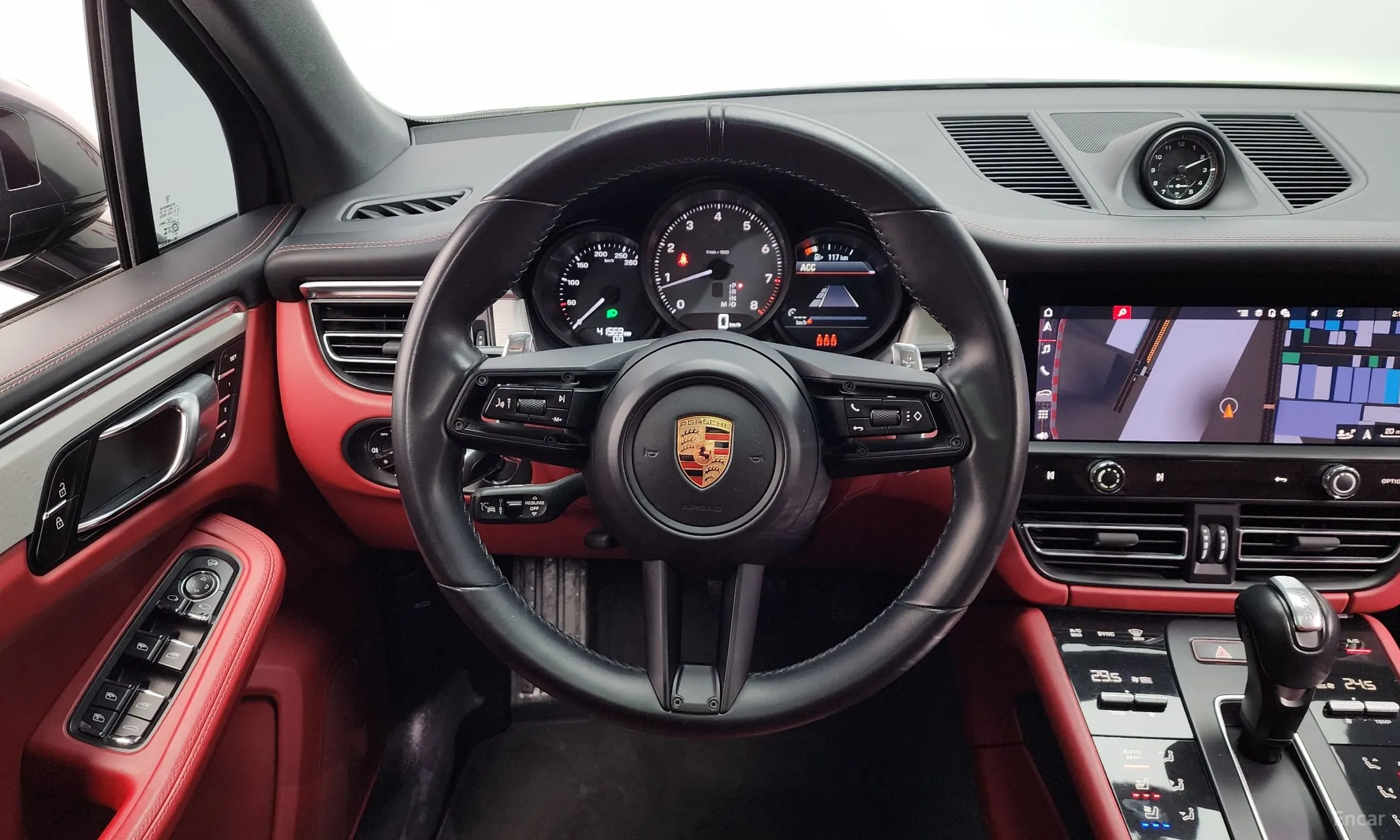 Porsche Macan превью 13
