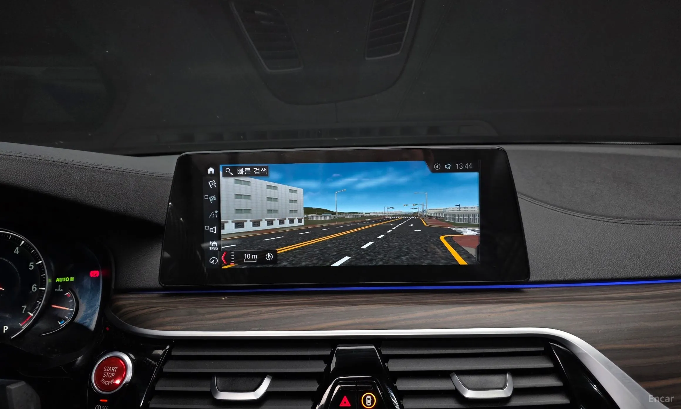 BMW 5 Series (G30) превью 15