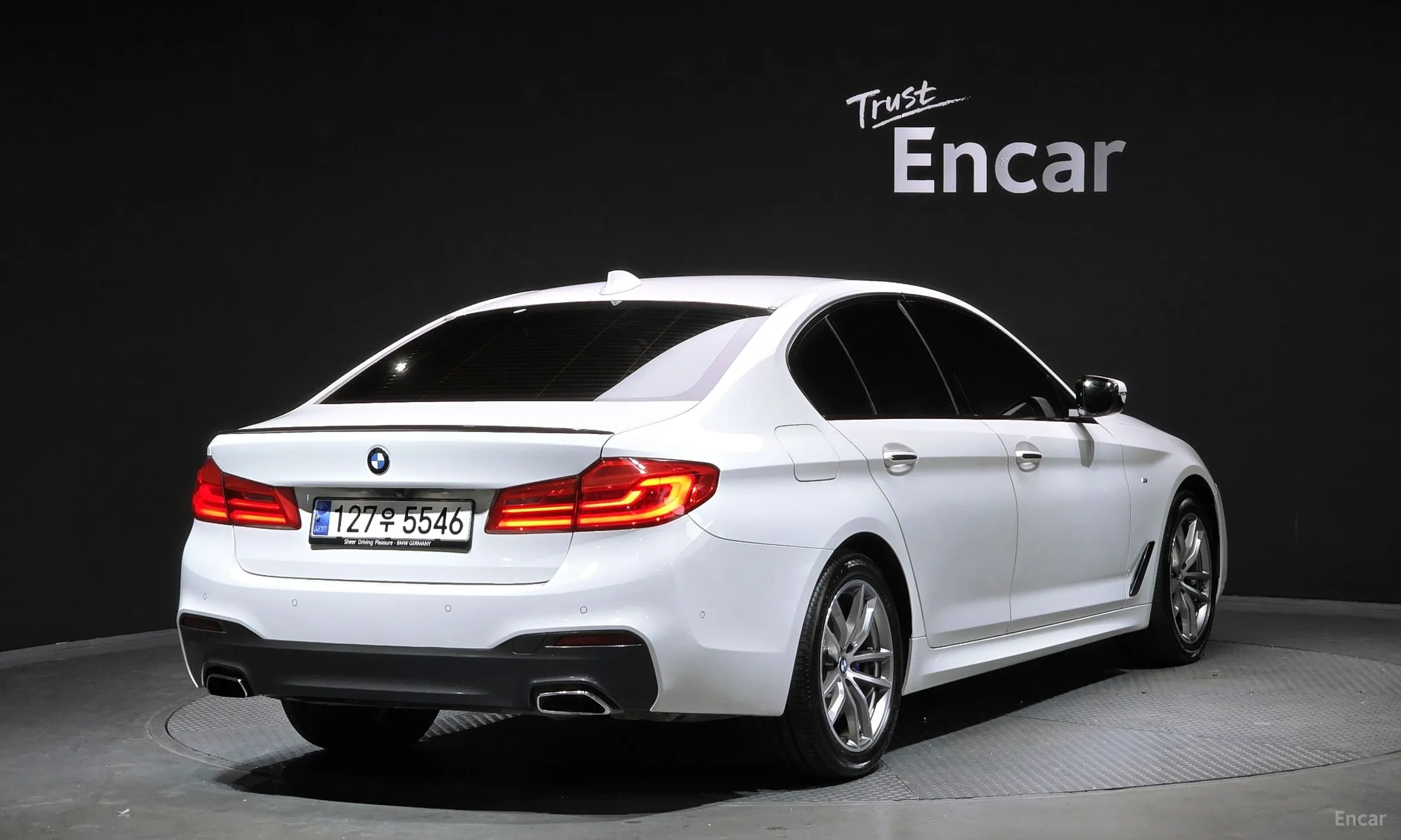 BMW 5 Series (G30) превью 2