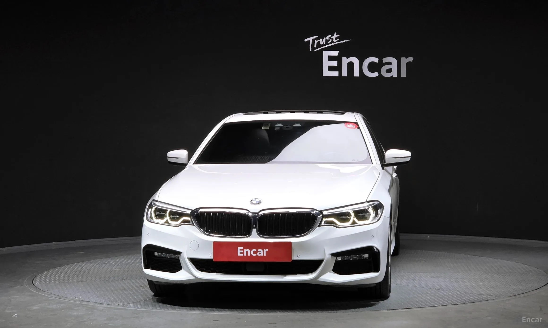 BMW 5 Series (G30) превью 3