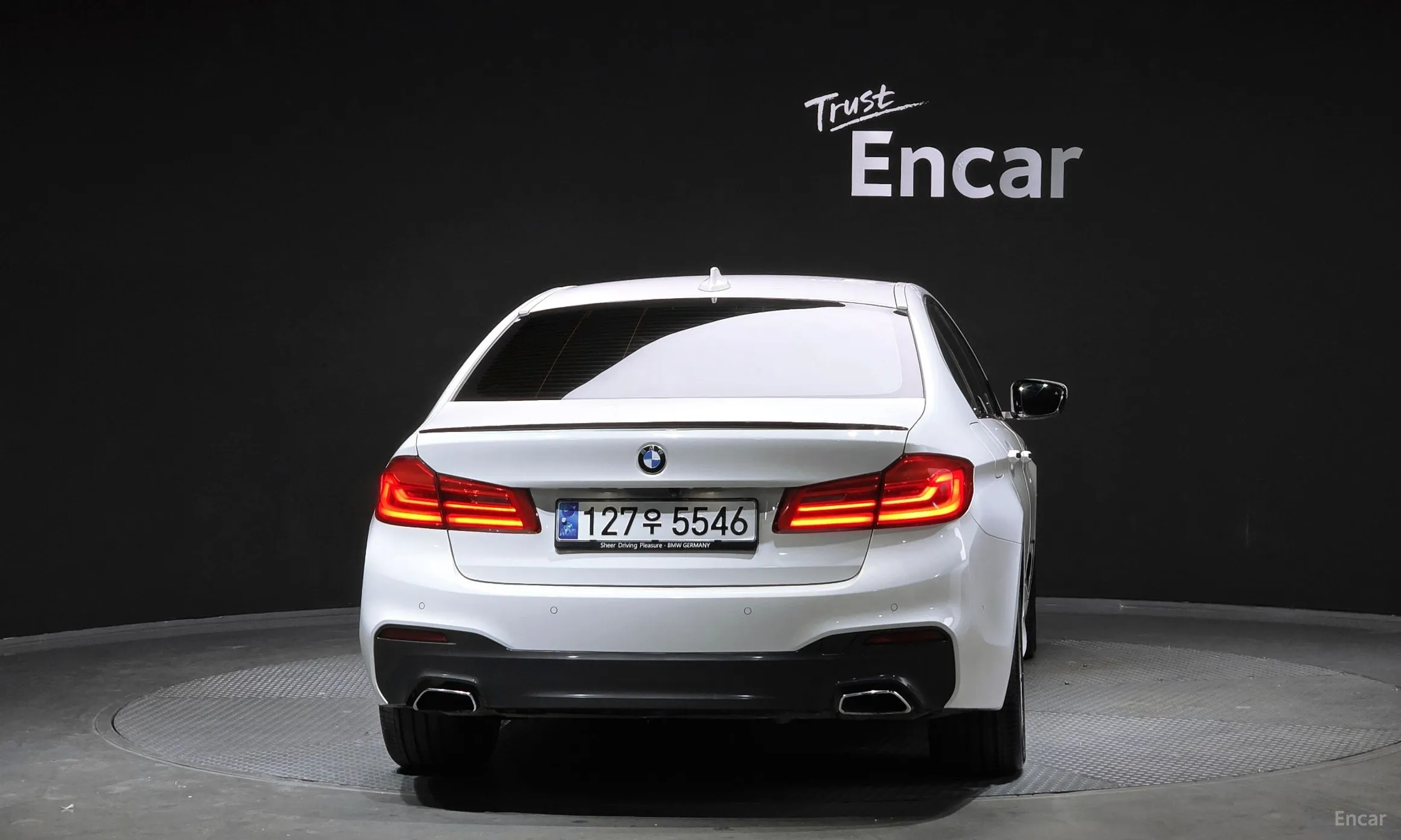 BMW 5 Series (G30) превью 4