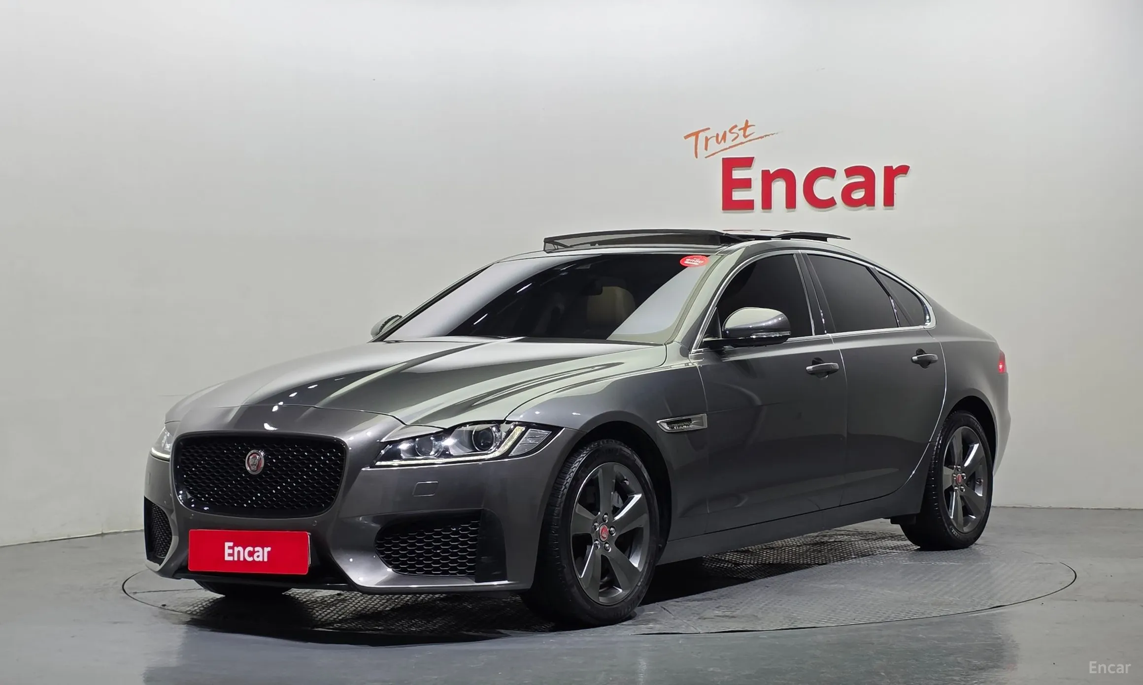 Jaguar XF (x260)