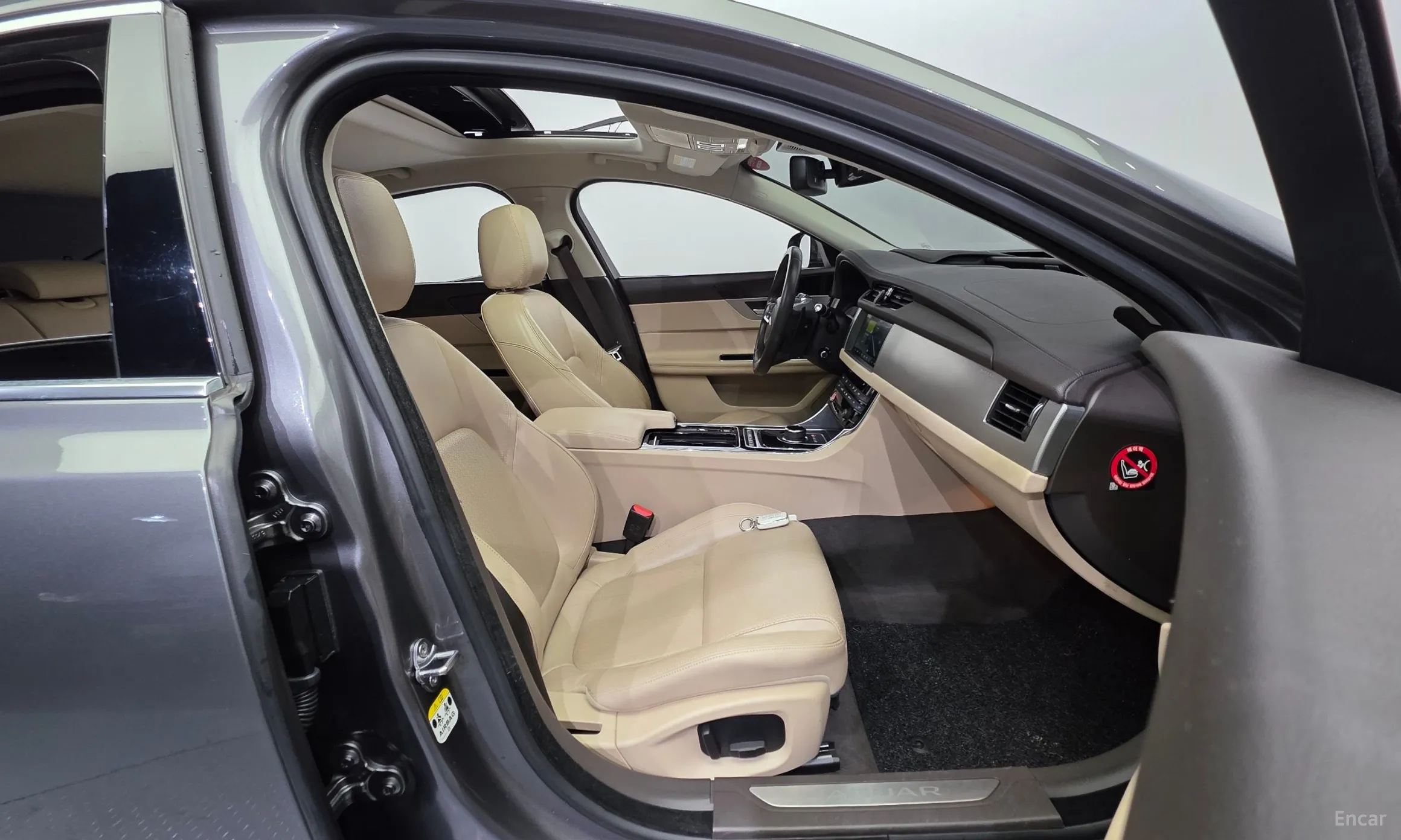 Jaguar XF (x260) превью 10