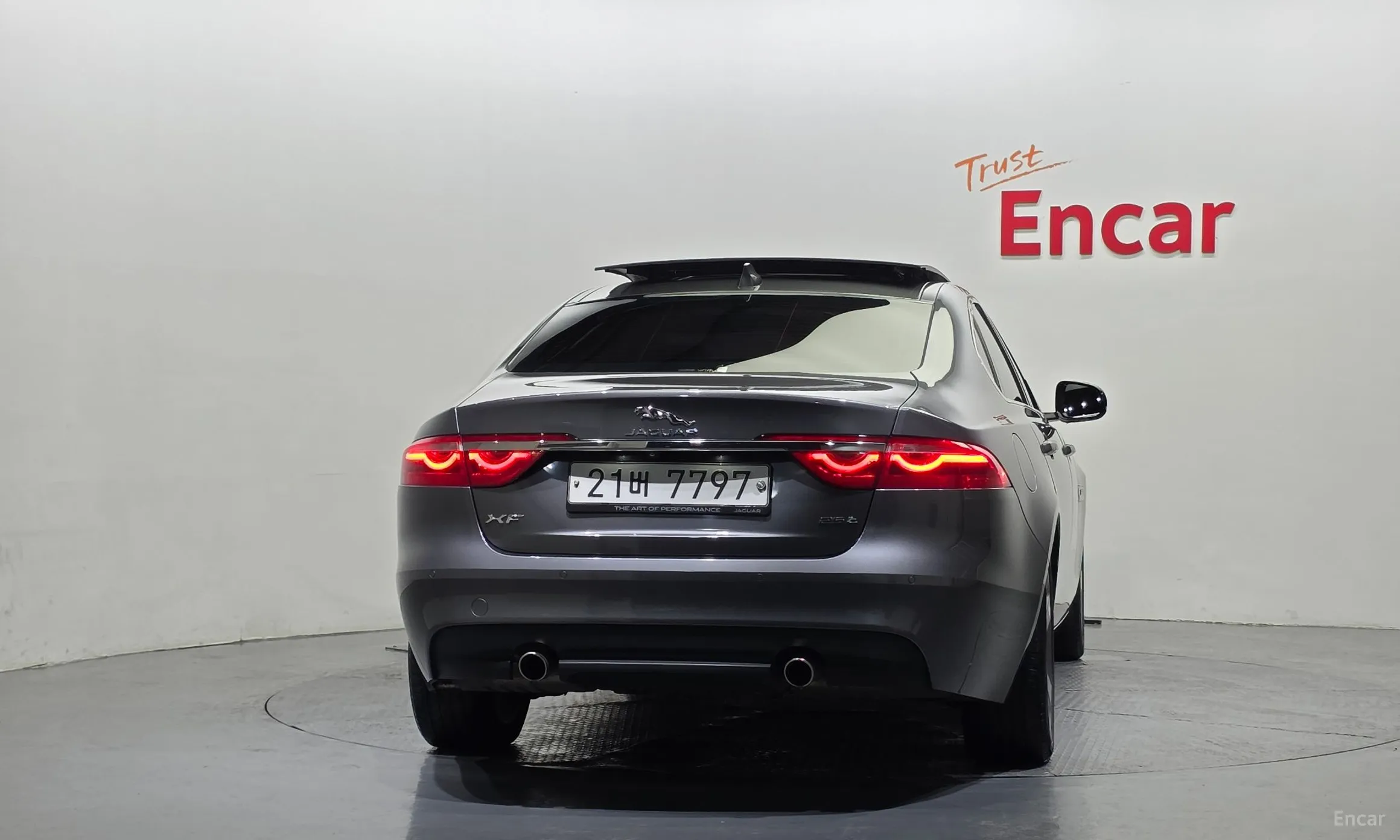 Jaguar XF (x260) превью 4