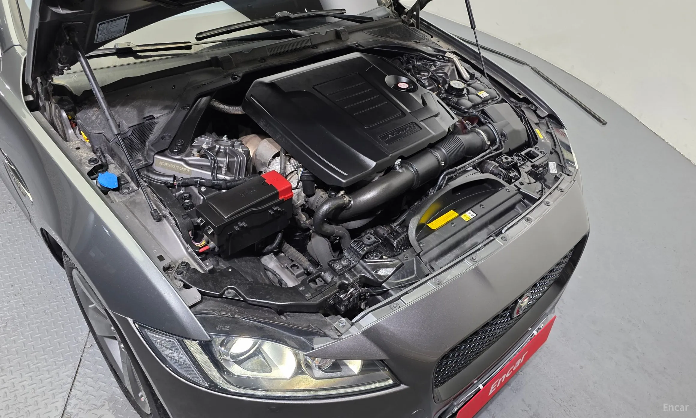 Jaguar XF (x260) превью 6