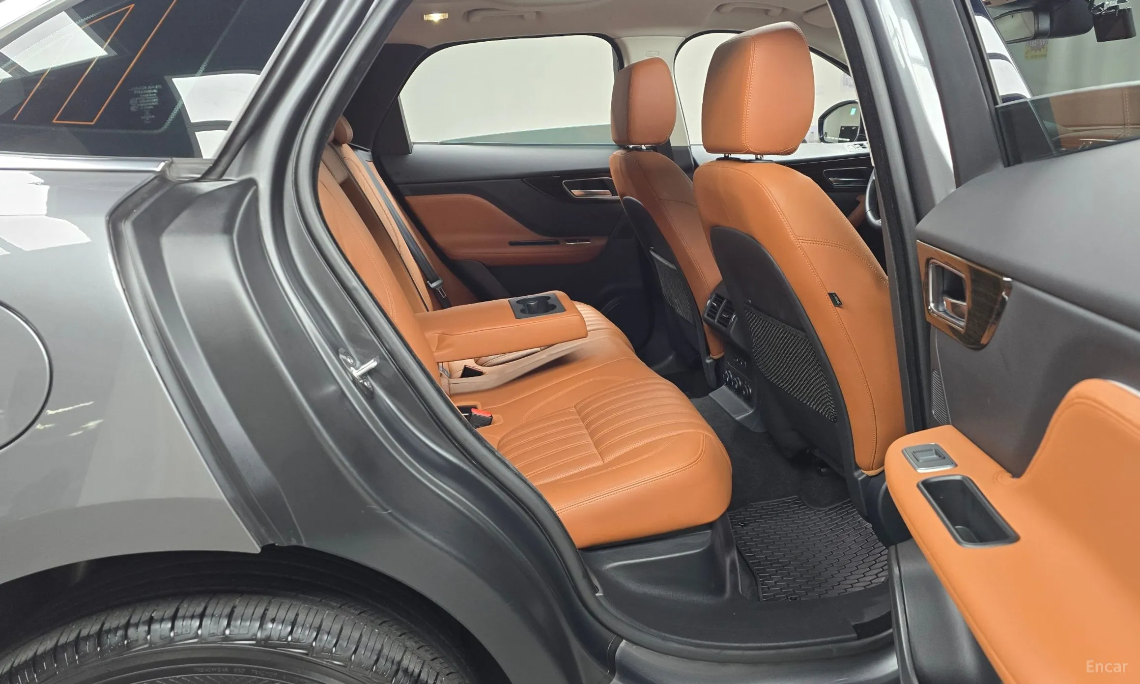 Jaguar F-PACE превью 12