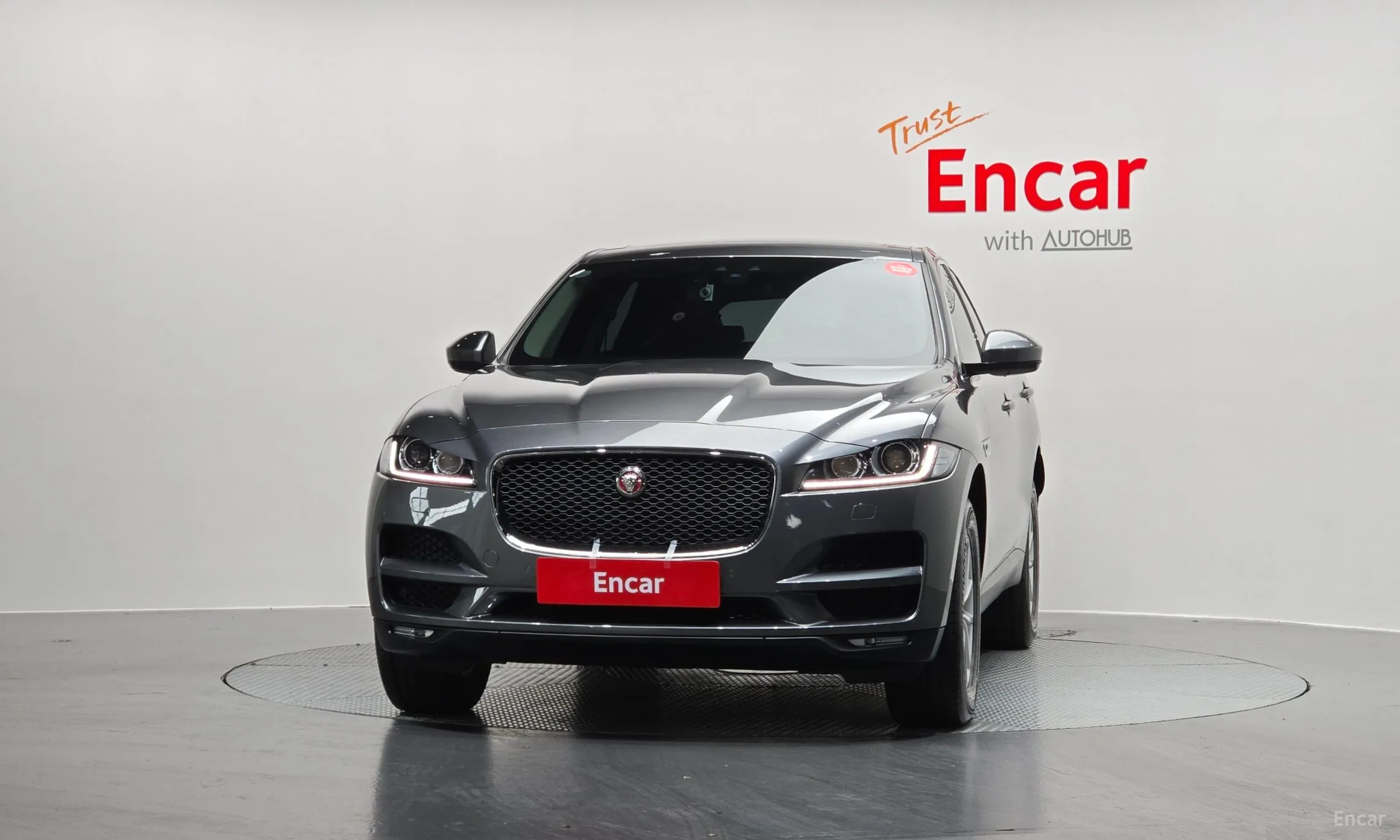 Jaguar F-PACE превью 3