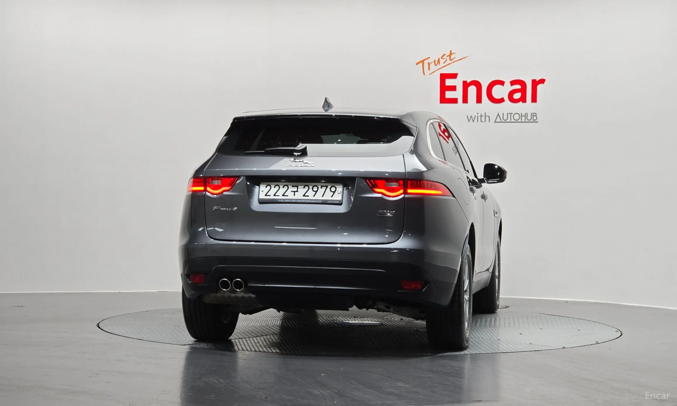 Jaguar F-PACE превью 4