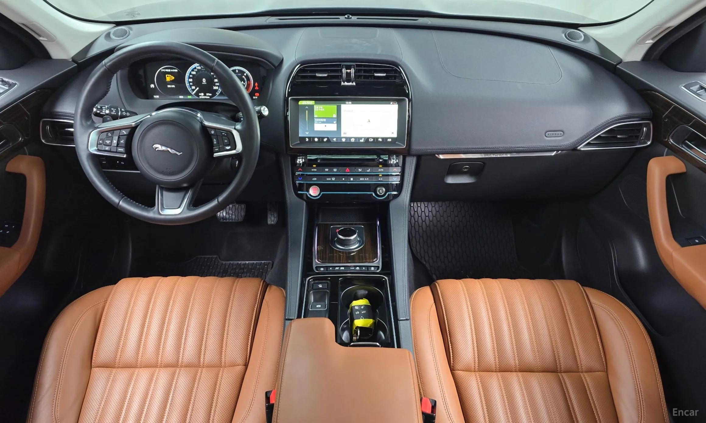 Jaguar F-PACE превью 7