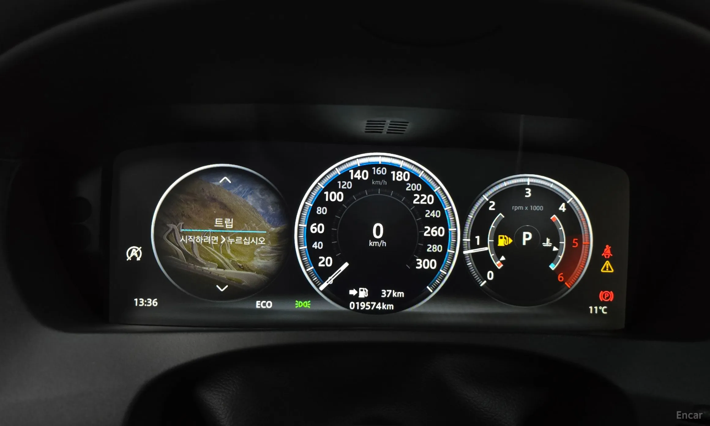 Jaguar F-PACE превью 8